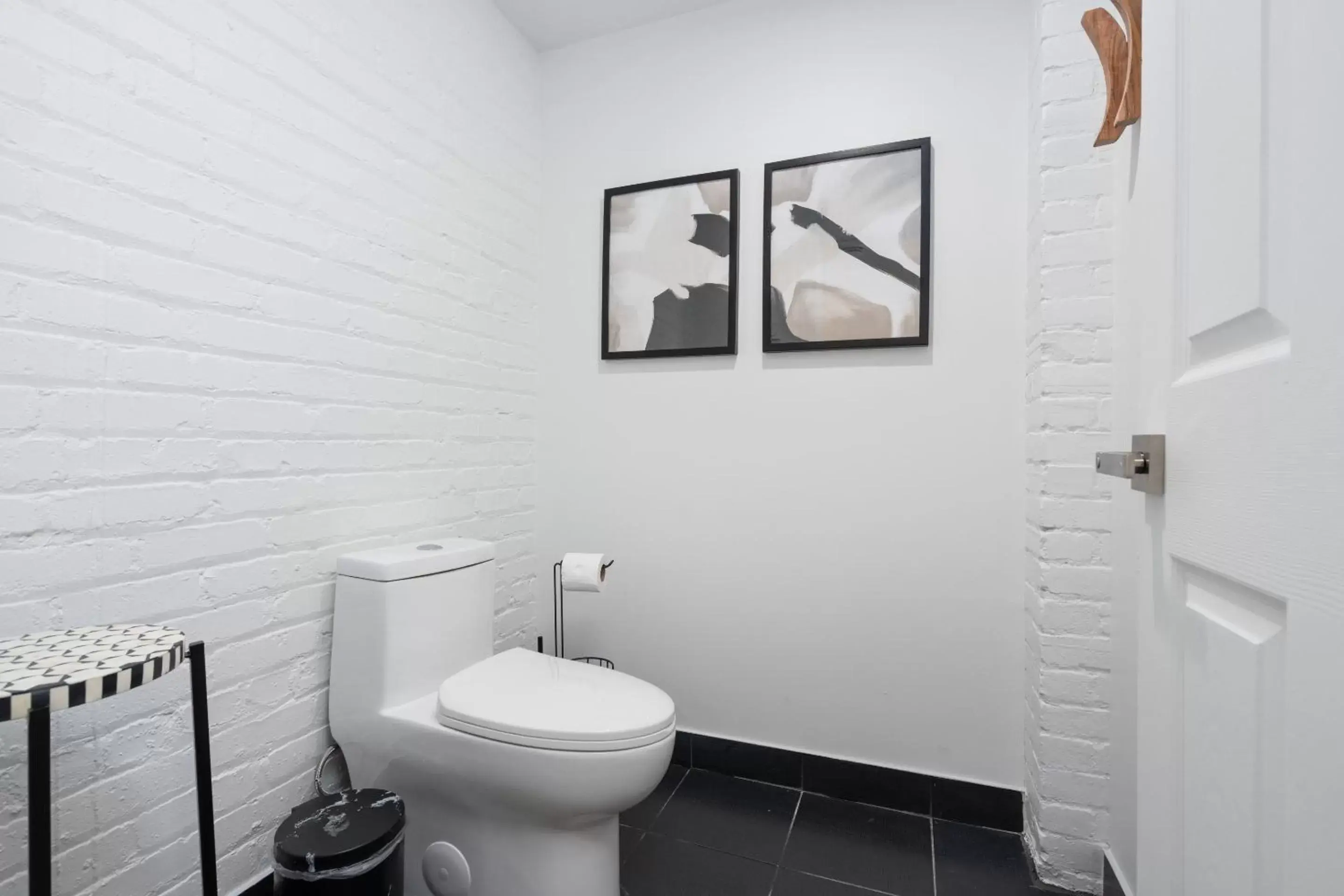Bathroom in Le Penfield Par Nomade MTL