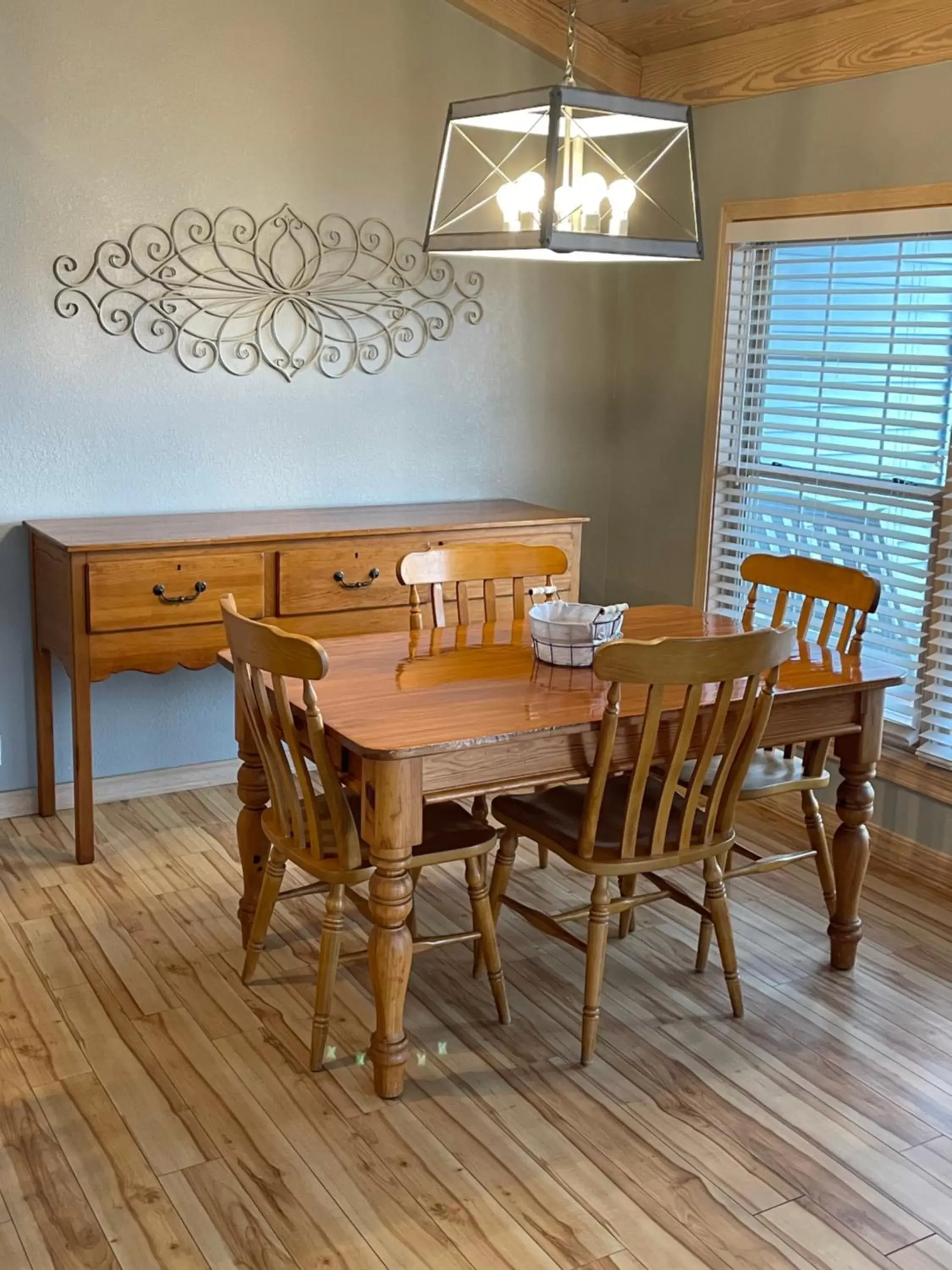 Dining Area in Crown Lake Resort & RV