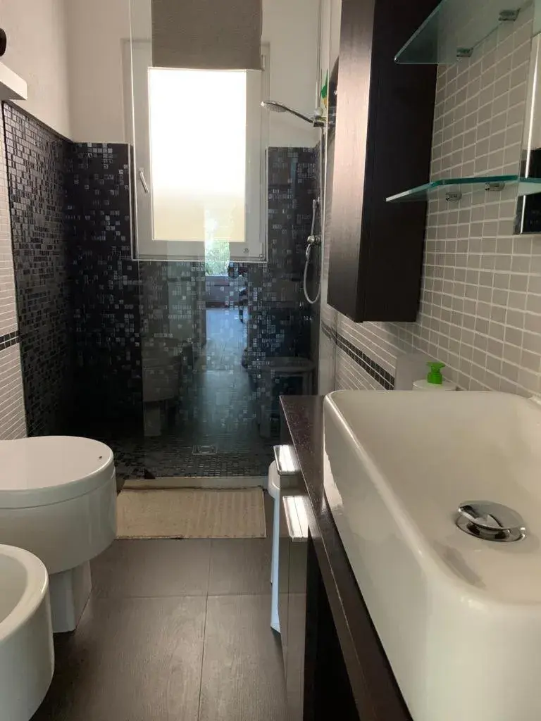 Bathroom in Hotel Isola Verde