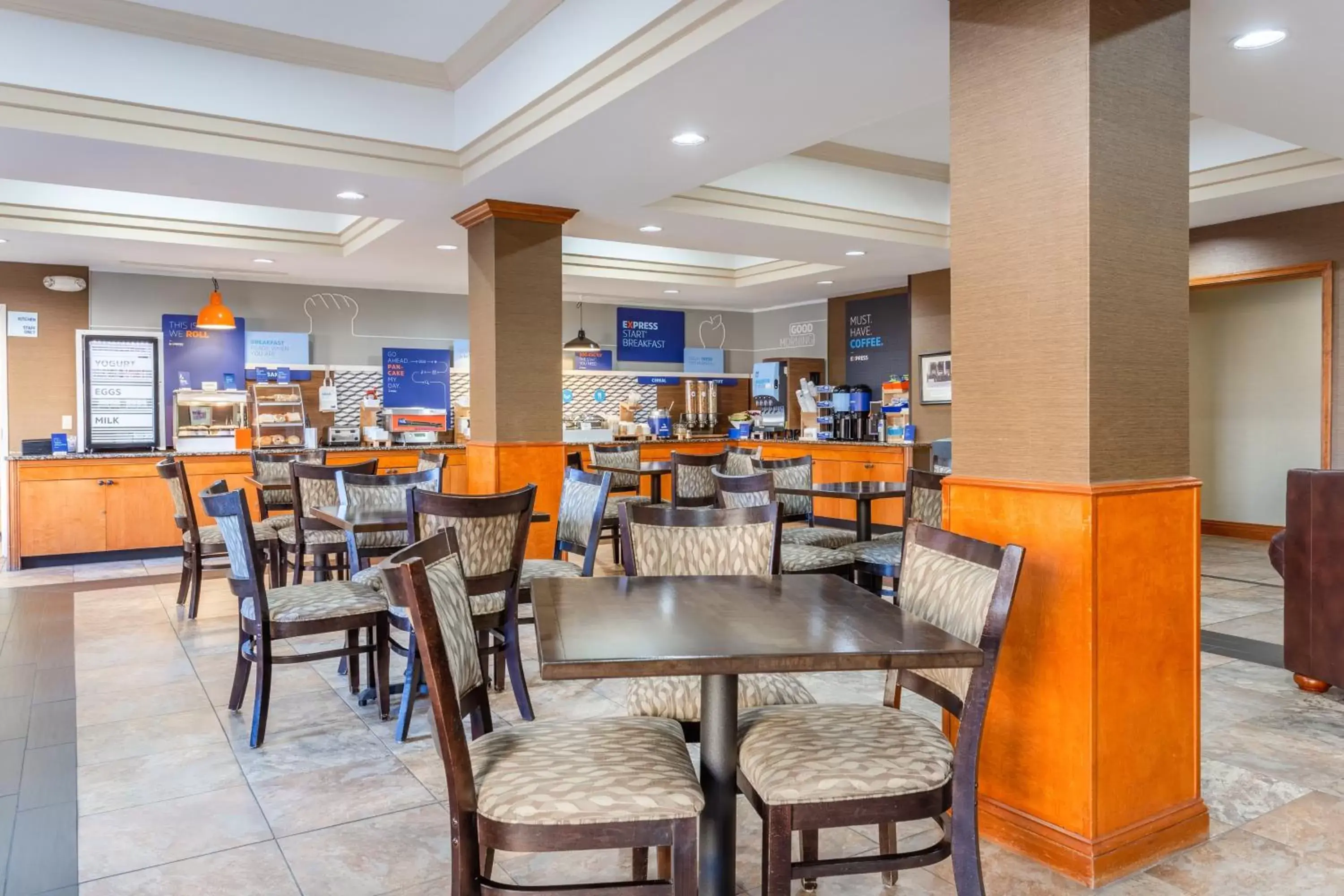 Breakfast, Restaurant/Places to Eat in Holiday Inn Express Charles Town, an IHG Hotel