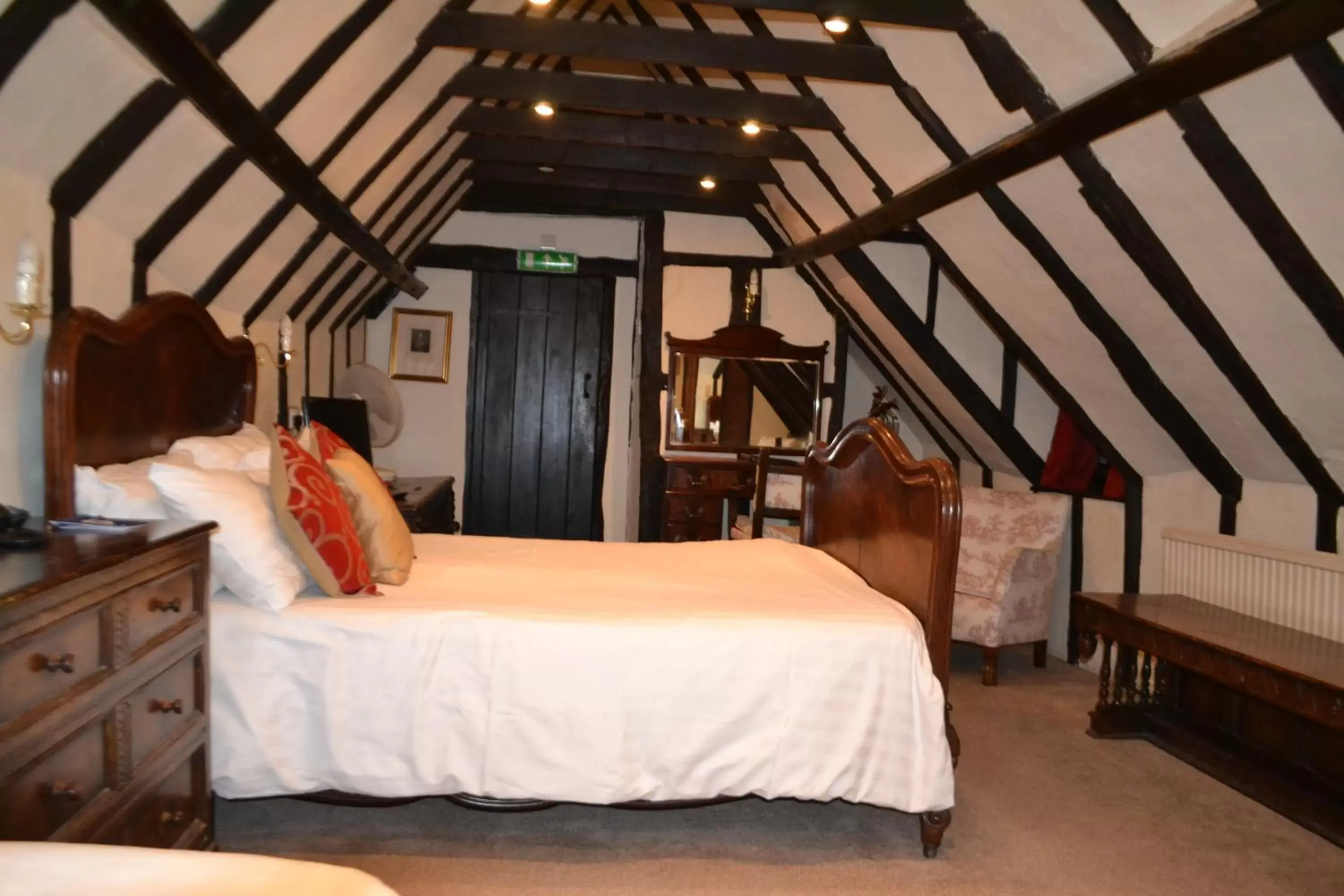 Bed in Mermaid Inn