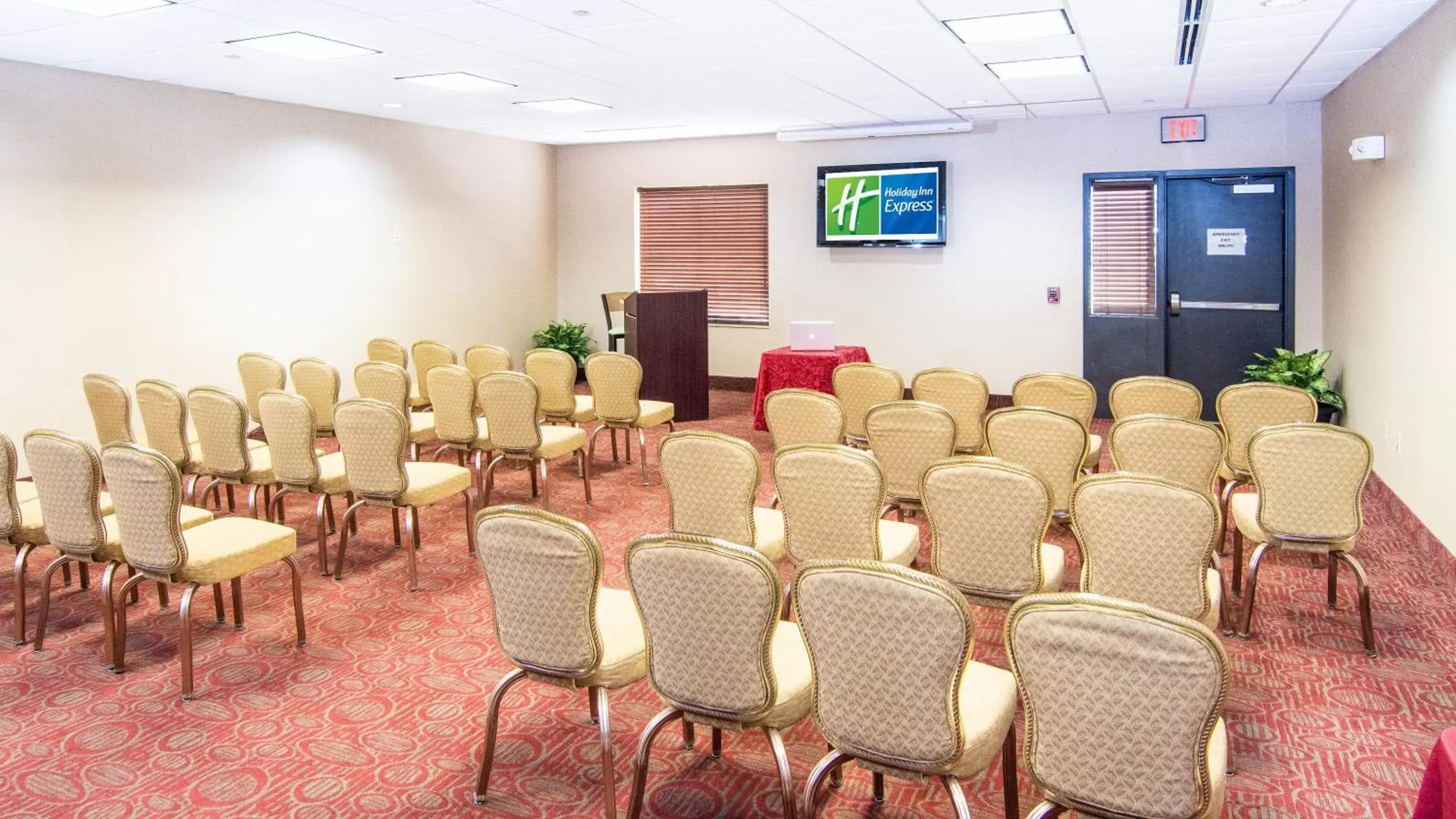 Meeting/conference room in Holiday Inn Express & Suites Elkton - University Area, an IHG Hotel