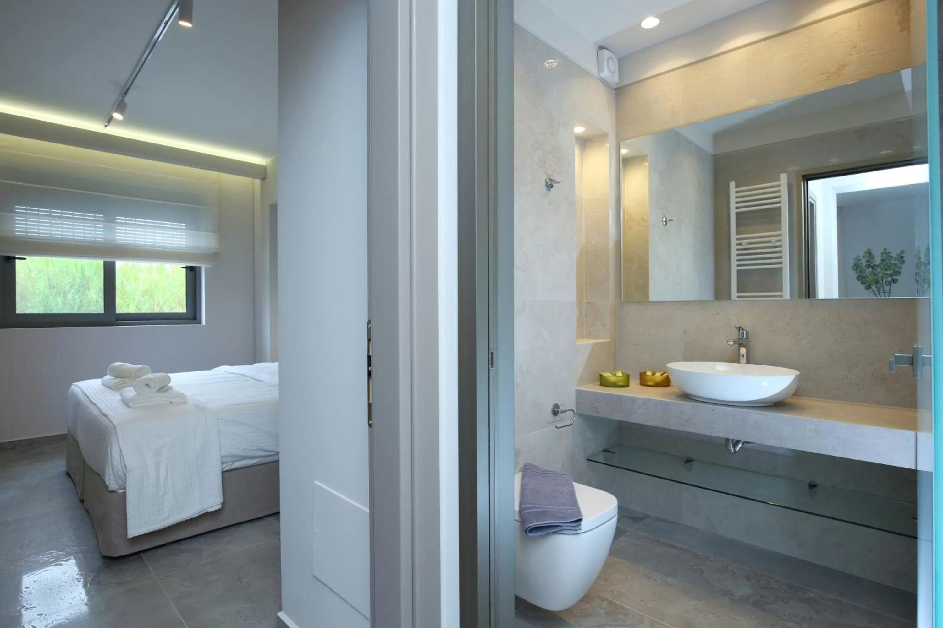 Bathroom, Bed in Carabella Residence