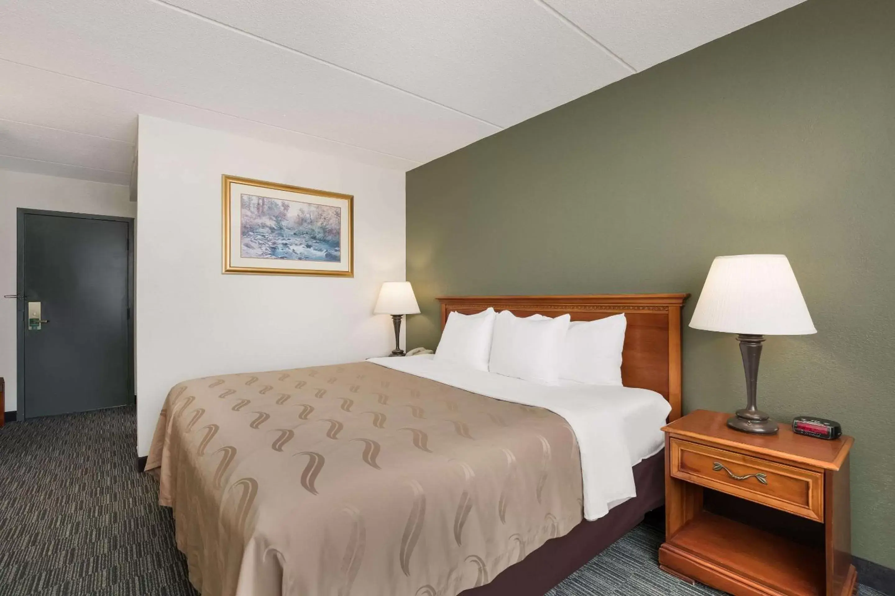 Bedroom, Bed in Quality Inn Joliet