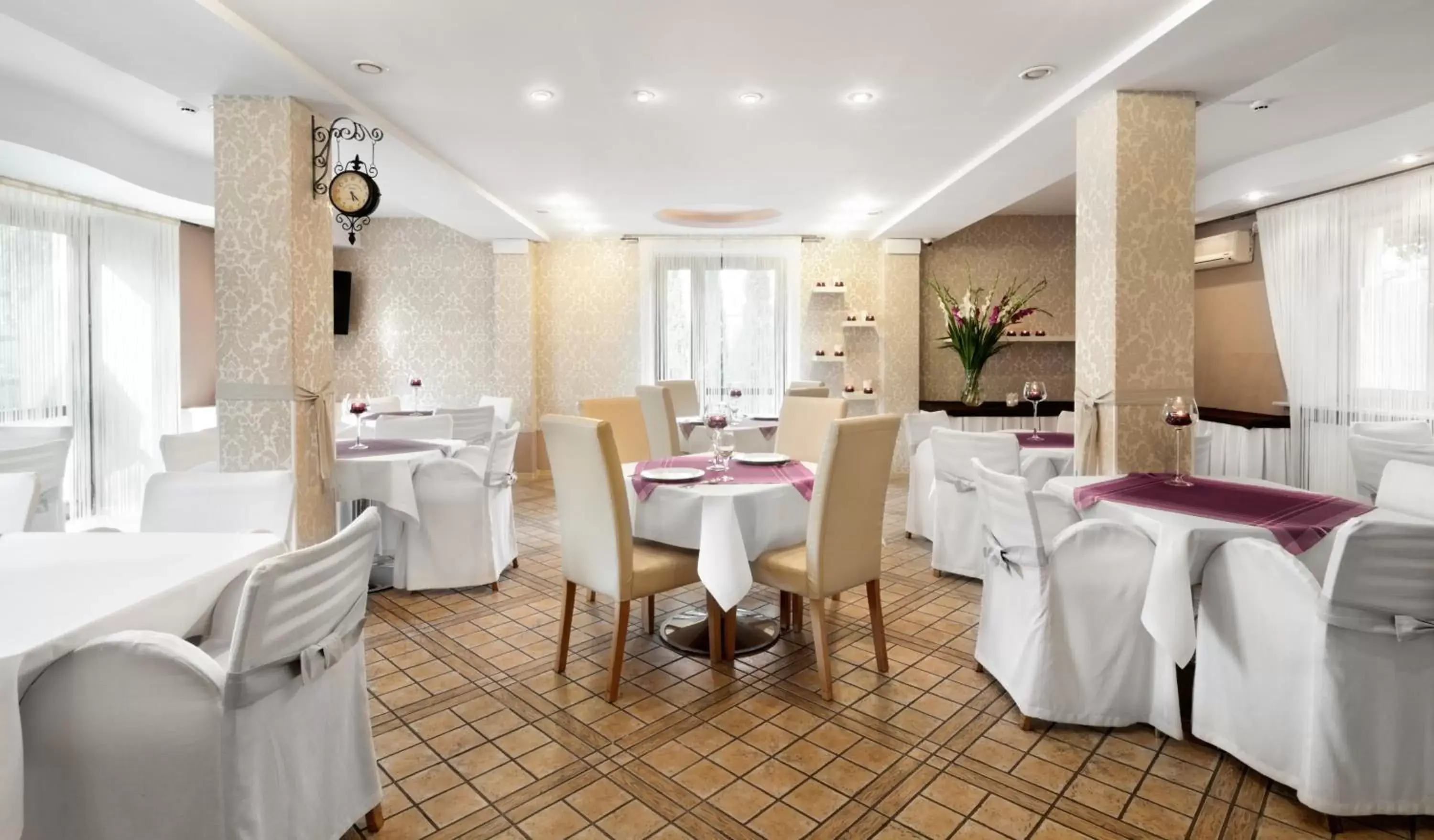 Restaurant/Places to Eat in Hotel Petrus