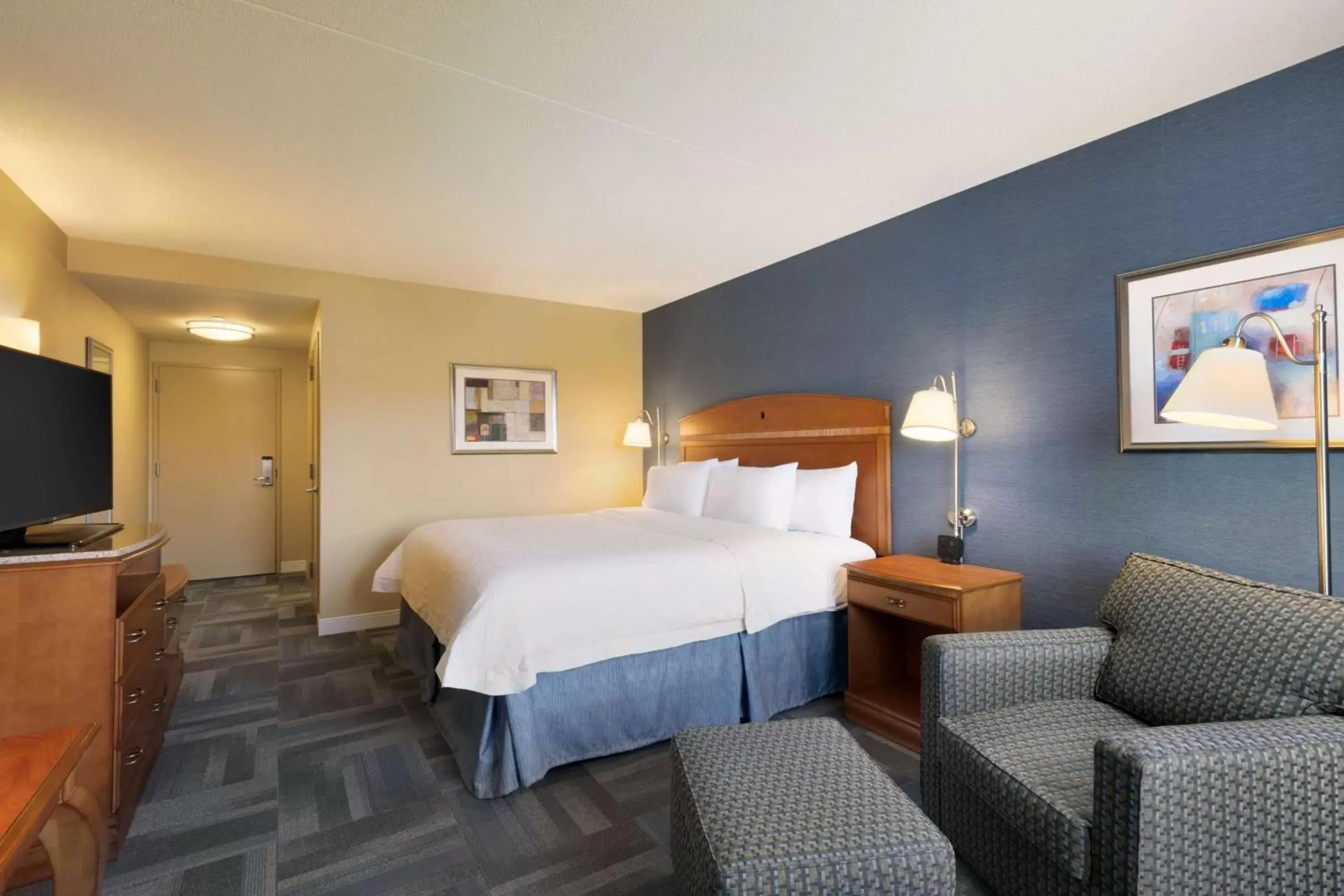 Bedroom, Bed in Hampton Inn New York - LaGuardia Airport