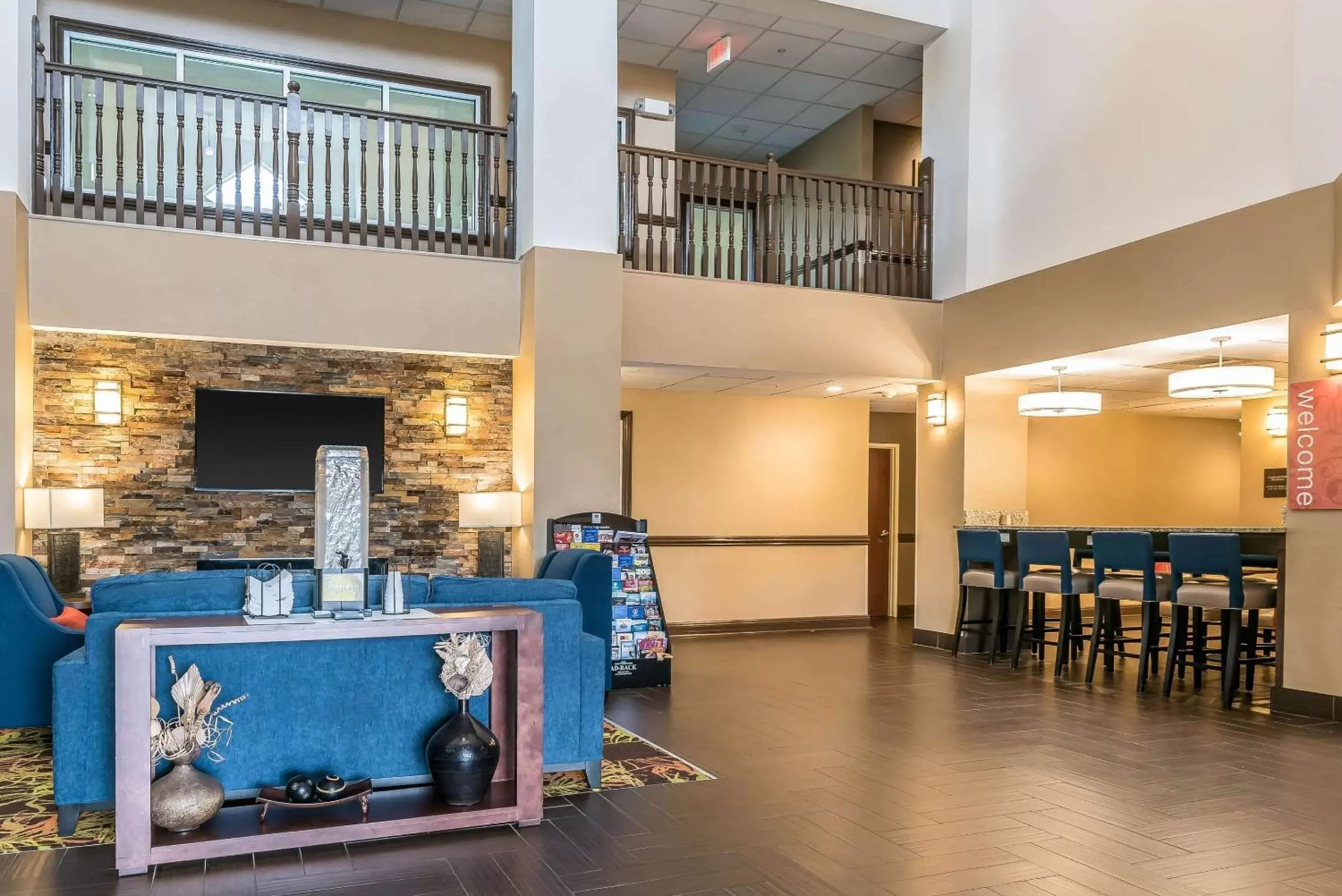 Lobby or reception, Restaurant/Places to Eat in Comfort Suites Springfield