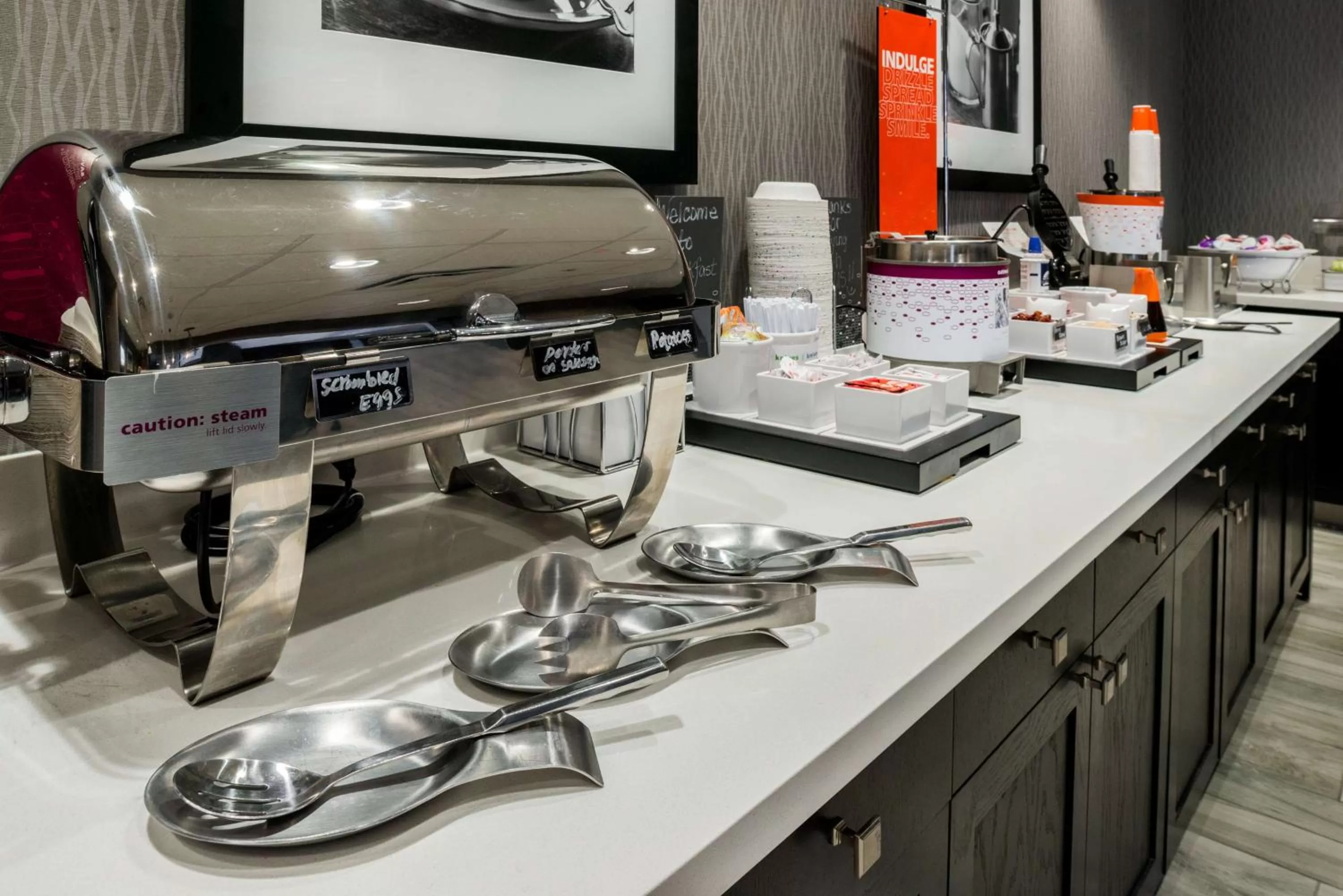 Breakfast in Hampton Inn & Suites Wixom/Novi/Detroit, Mi