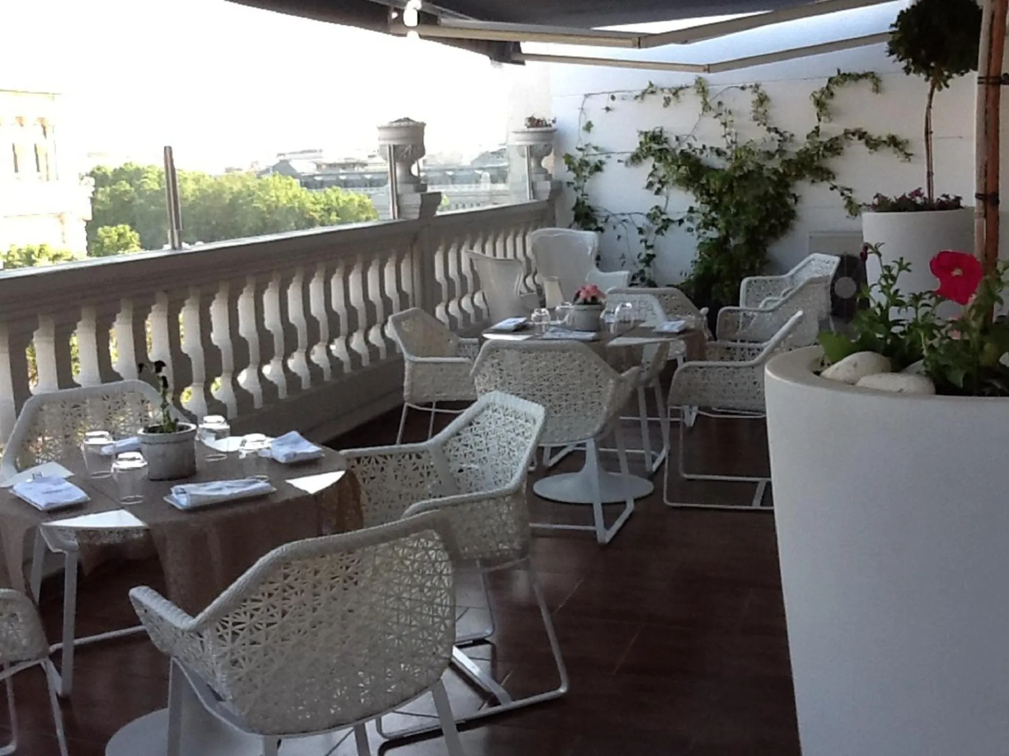 Restaurant/places to eat in Boutike Cibeles