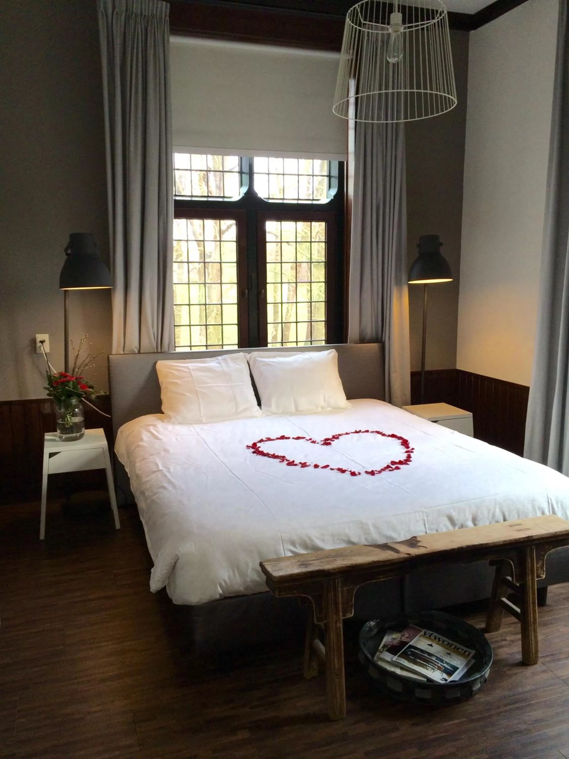 Bedroom in Hotel Kasteel de Essenburgh