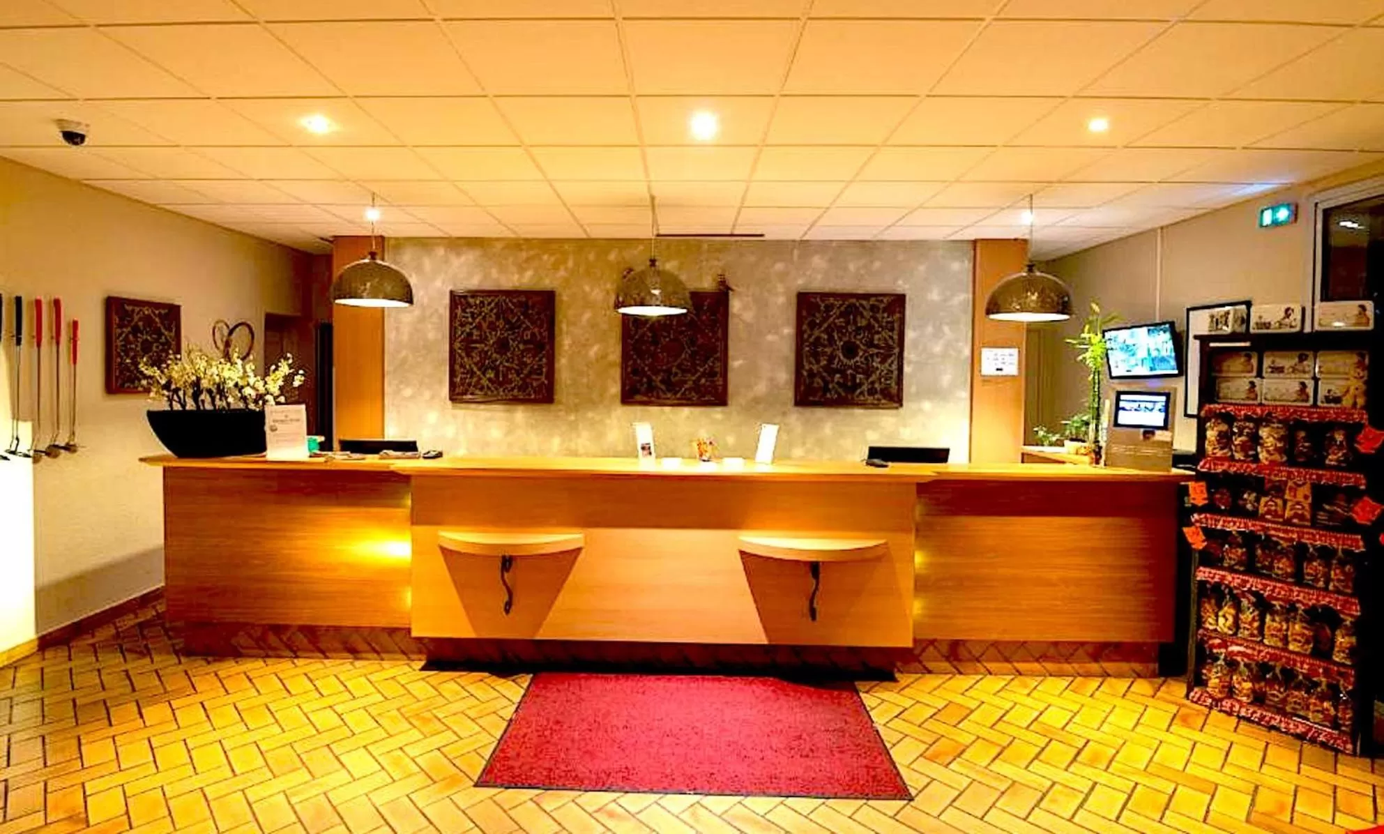 Lobby or reception in Golden Tulip Bâle Mulhouse - Hôtel Restaurant