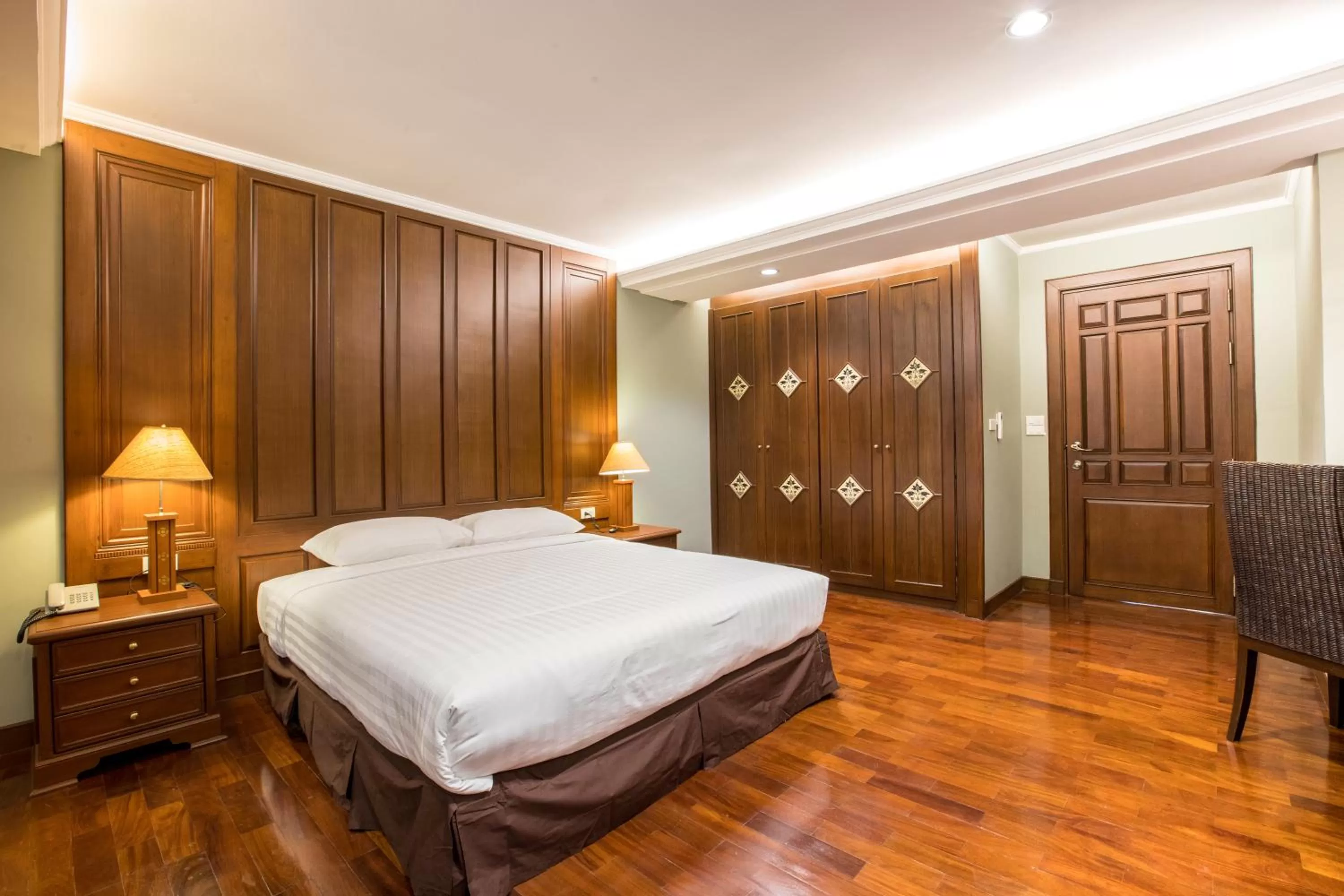 Bedroom, Bed in Viangbua Mansion