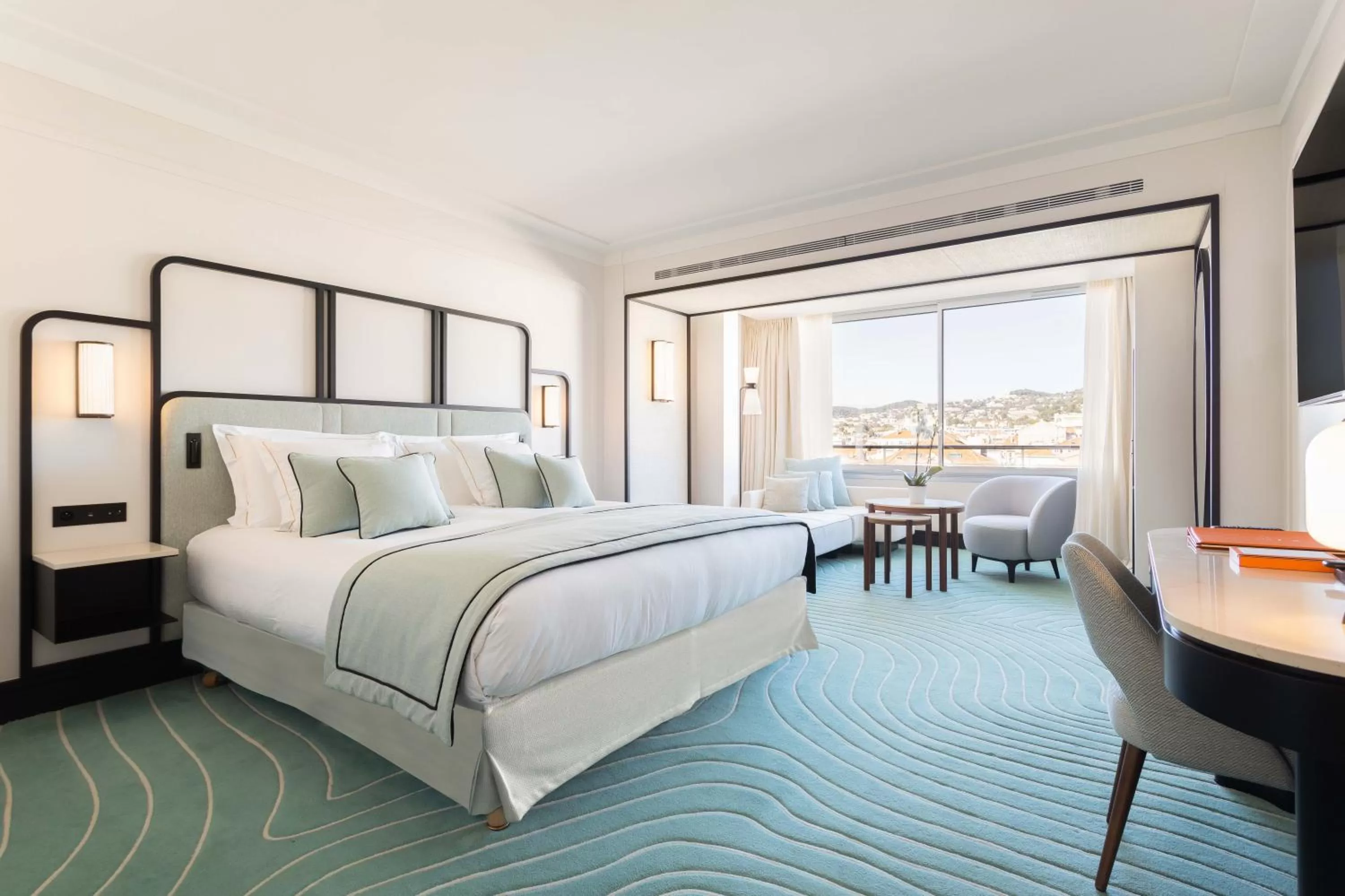 Bed in Mondrian Cannes