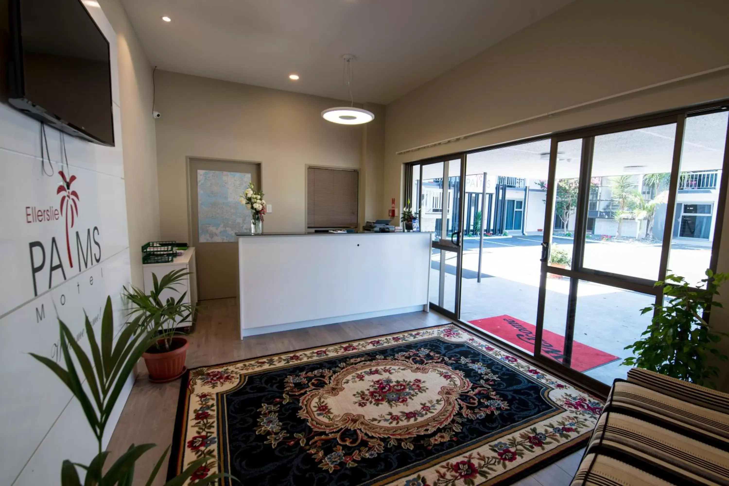 Lobby/Reception in Ellerslie Palms Motel