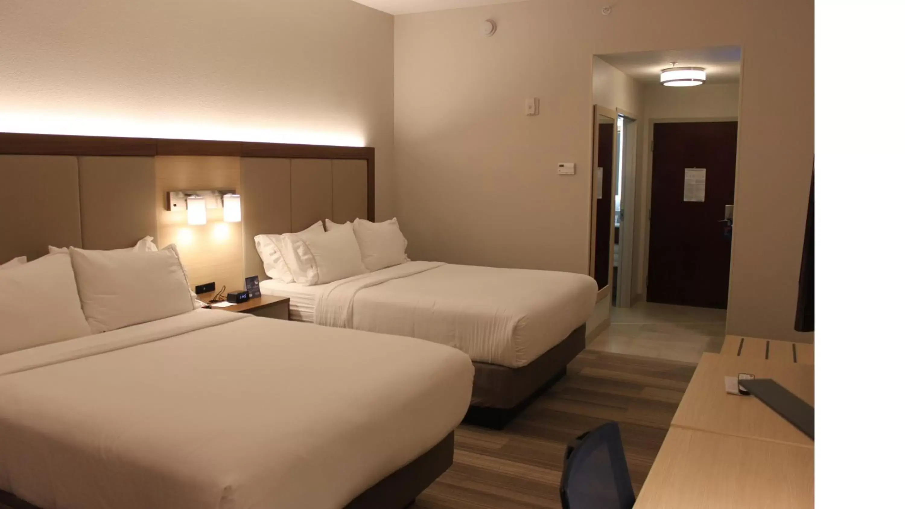 Photo of the whole room, Bed in Holiday Inn Express Orlando - South Davenport, an IHG Hotel