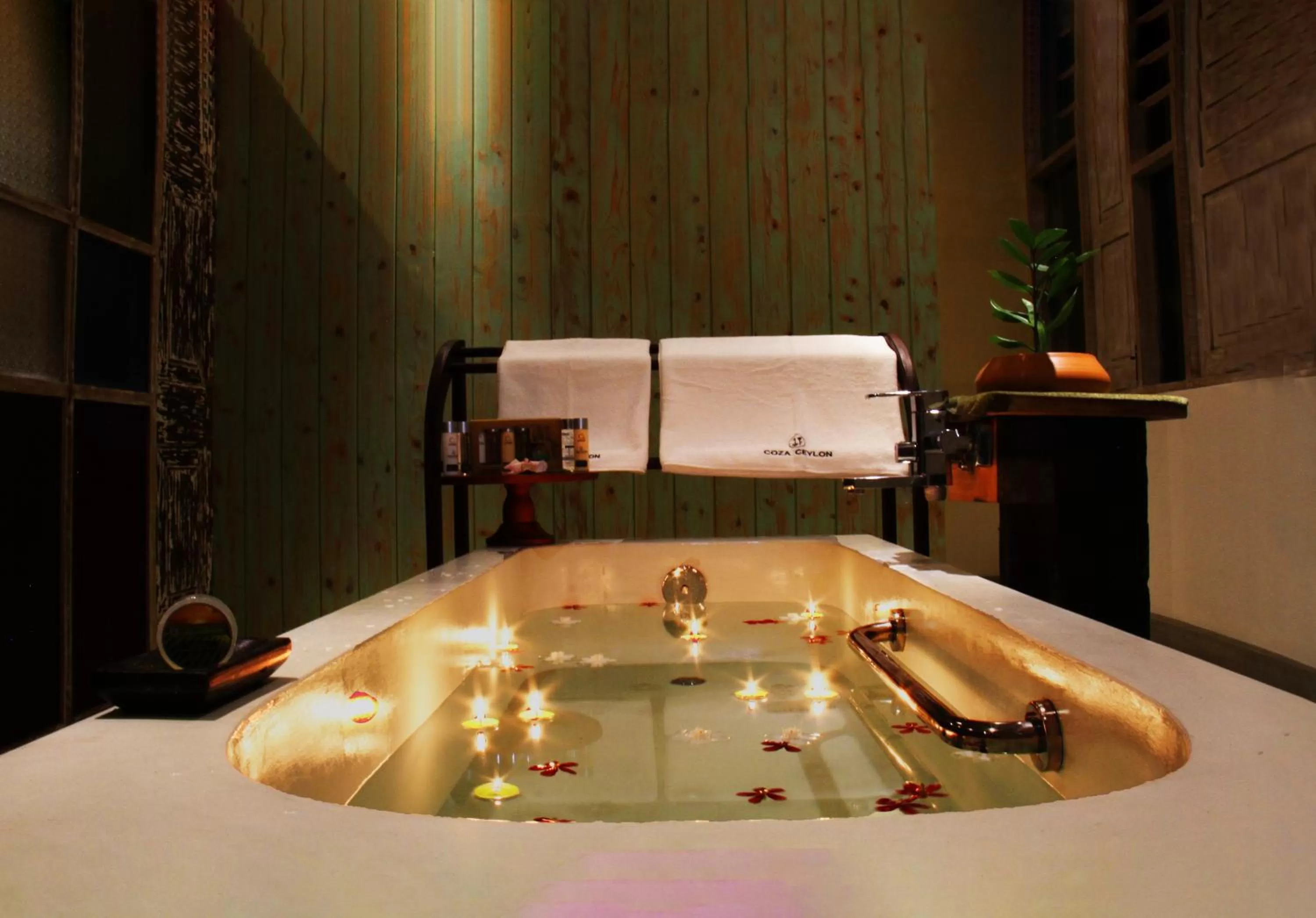 Hot Tub in Coza Ceylon