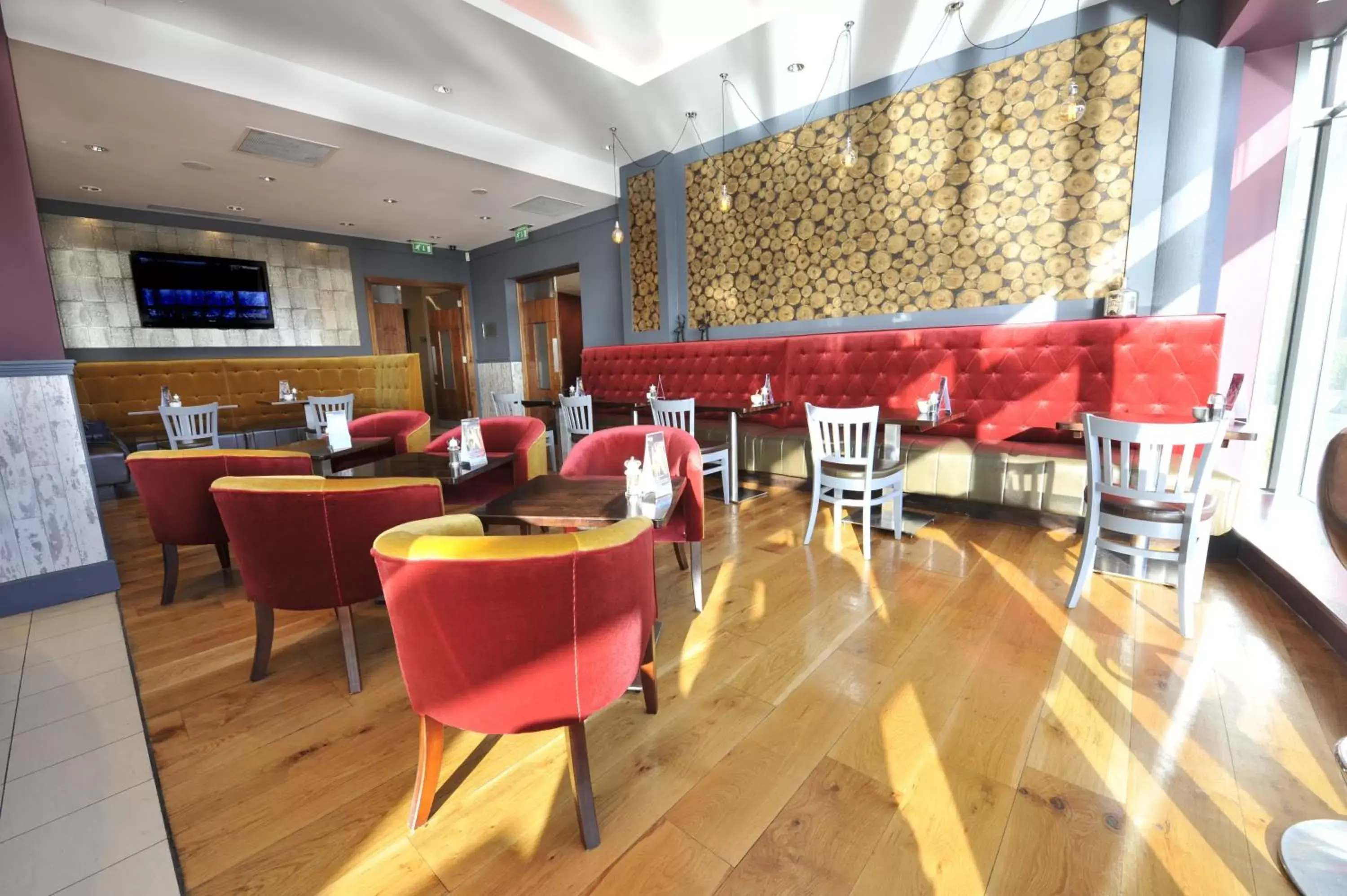 Restaurant/places to eat, Lounge/Bar in Absolute Hotel Limerick