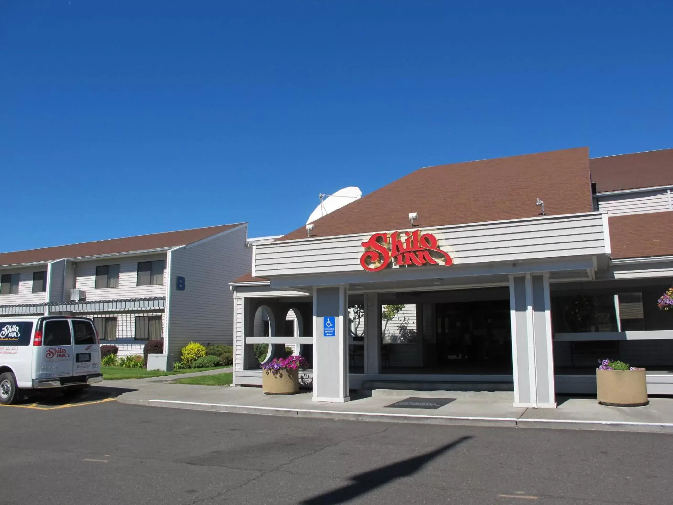Facade/entrance, Property Building in Shilo Inns Suites The Dalles Facade/entrance, Property Building in Shilo Inns Suites The Dalles