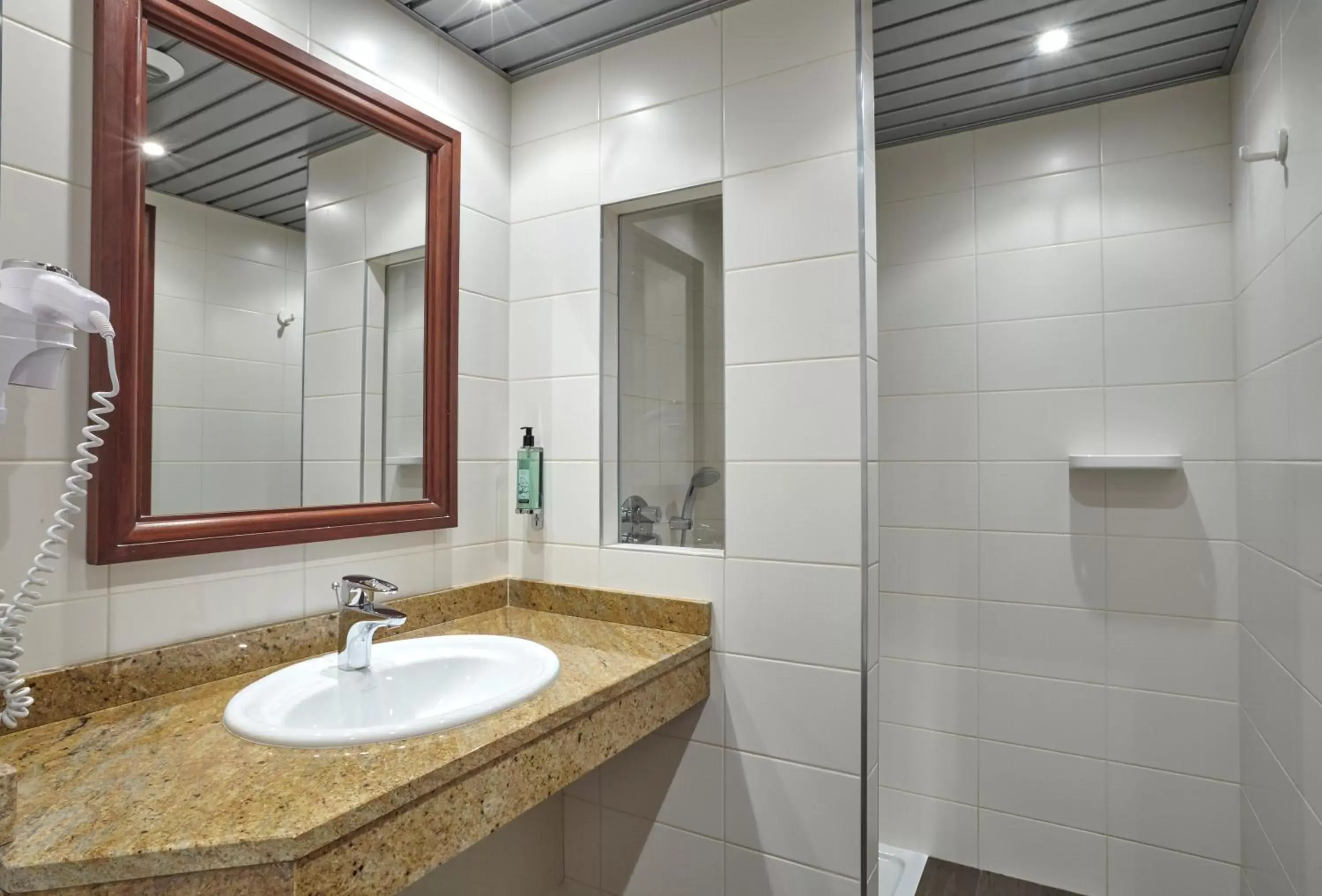Shower, Bathroom in Hôtel Spa Du Béryl