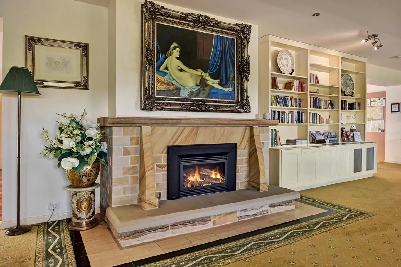 Library, TV/Entertainment Center in Bundanoon Lodge
