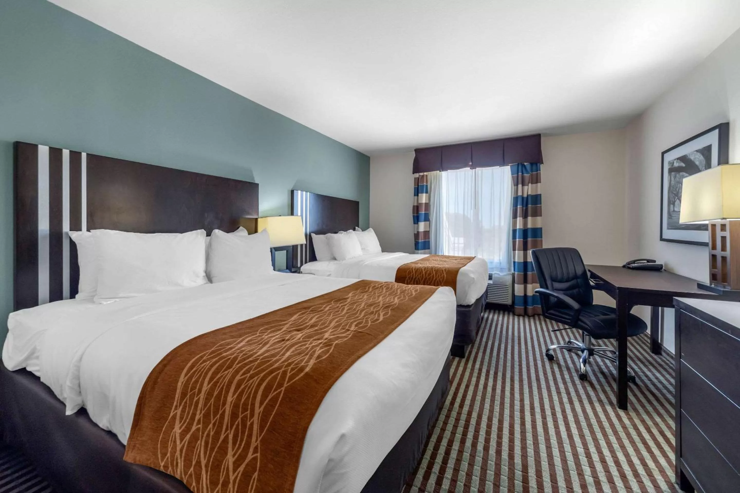 Photo of the whole room, Bed in Comfort Inn & Suites Perry I-35
