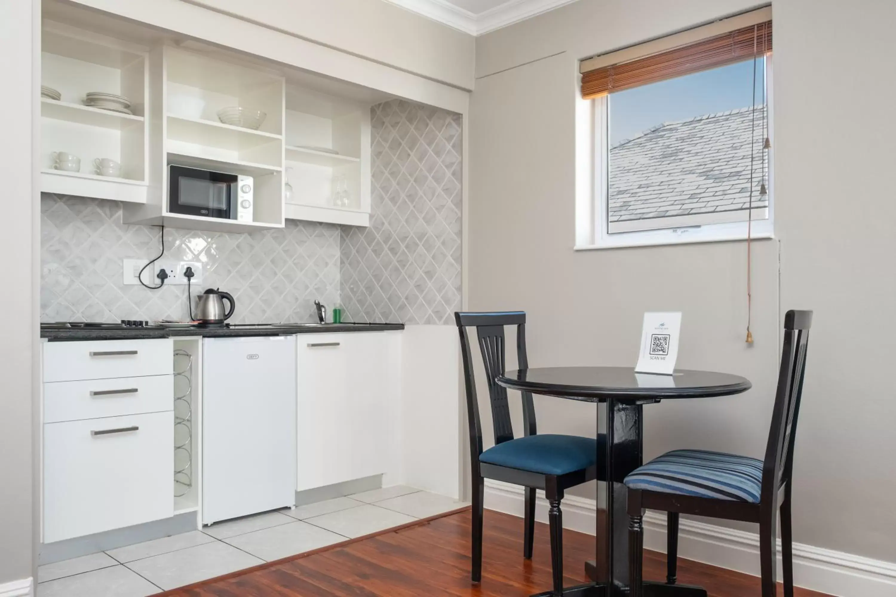 Kitchen or kitchenette, Dining Area in The Bantry Bay Aparthotel by Totalstay