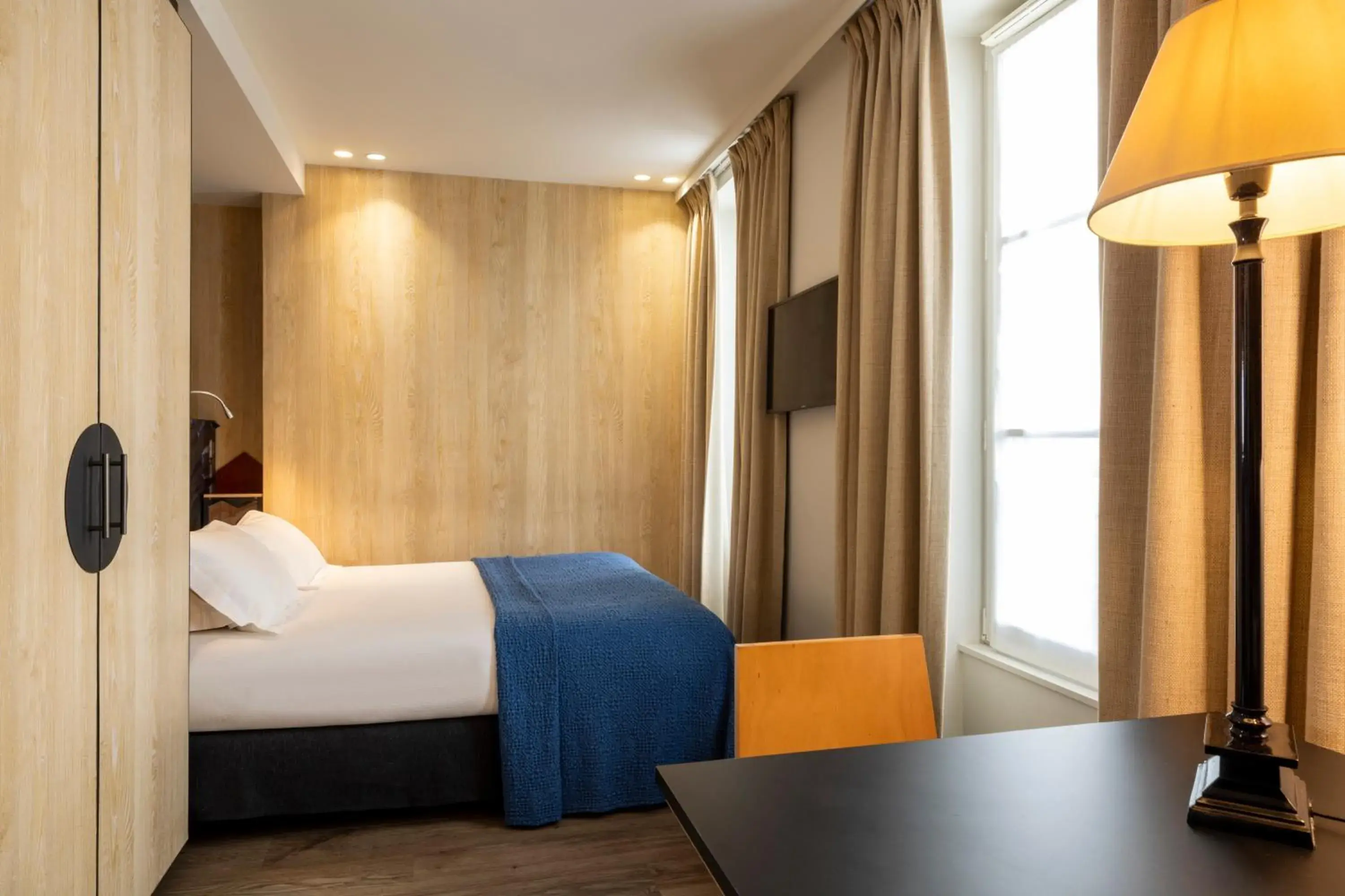 Bed in Hotel LAntoine