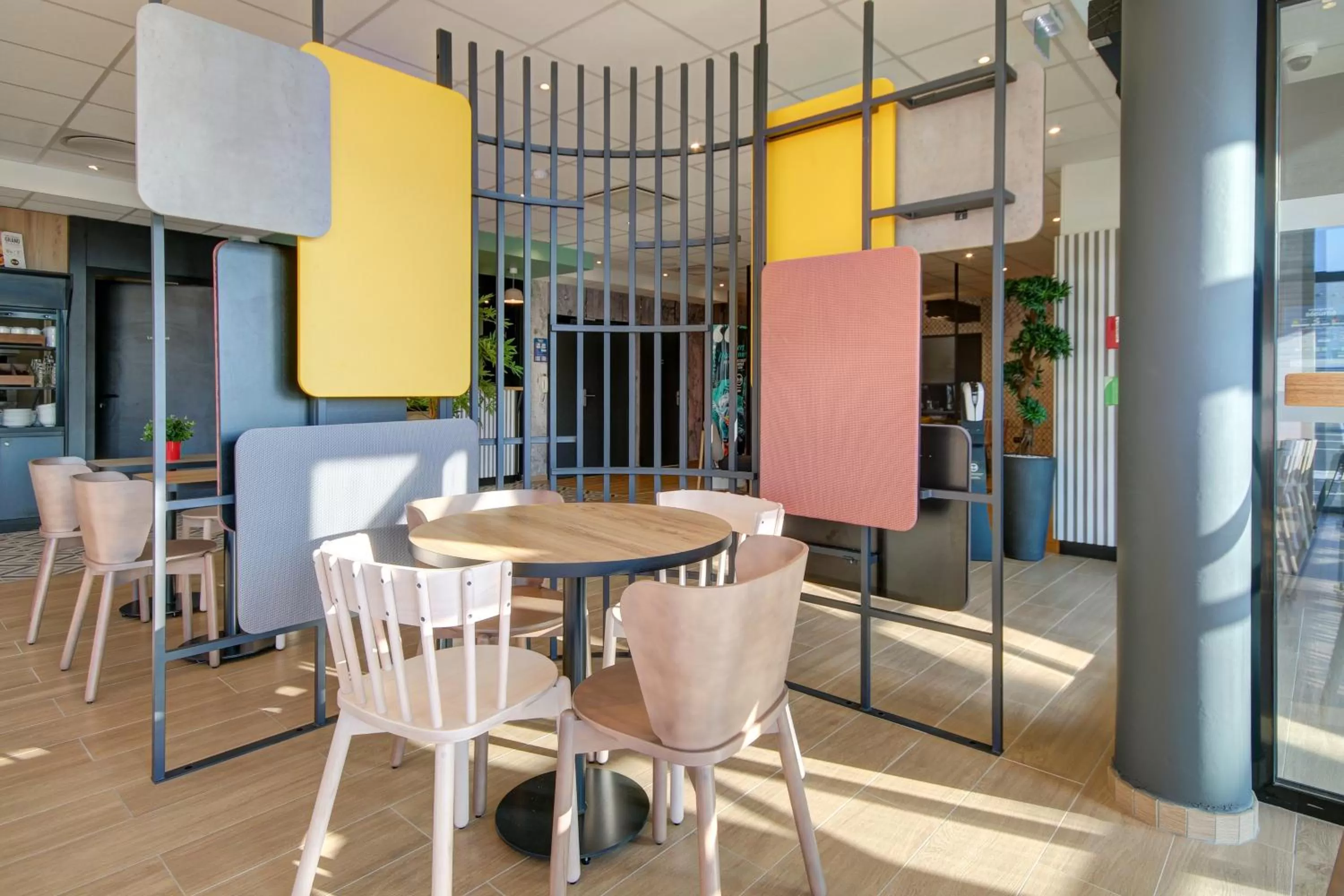 Seating area in B&B HOTEL Epernay