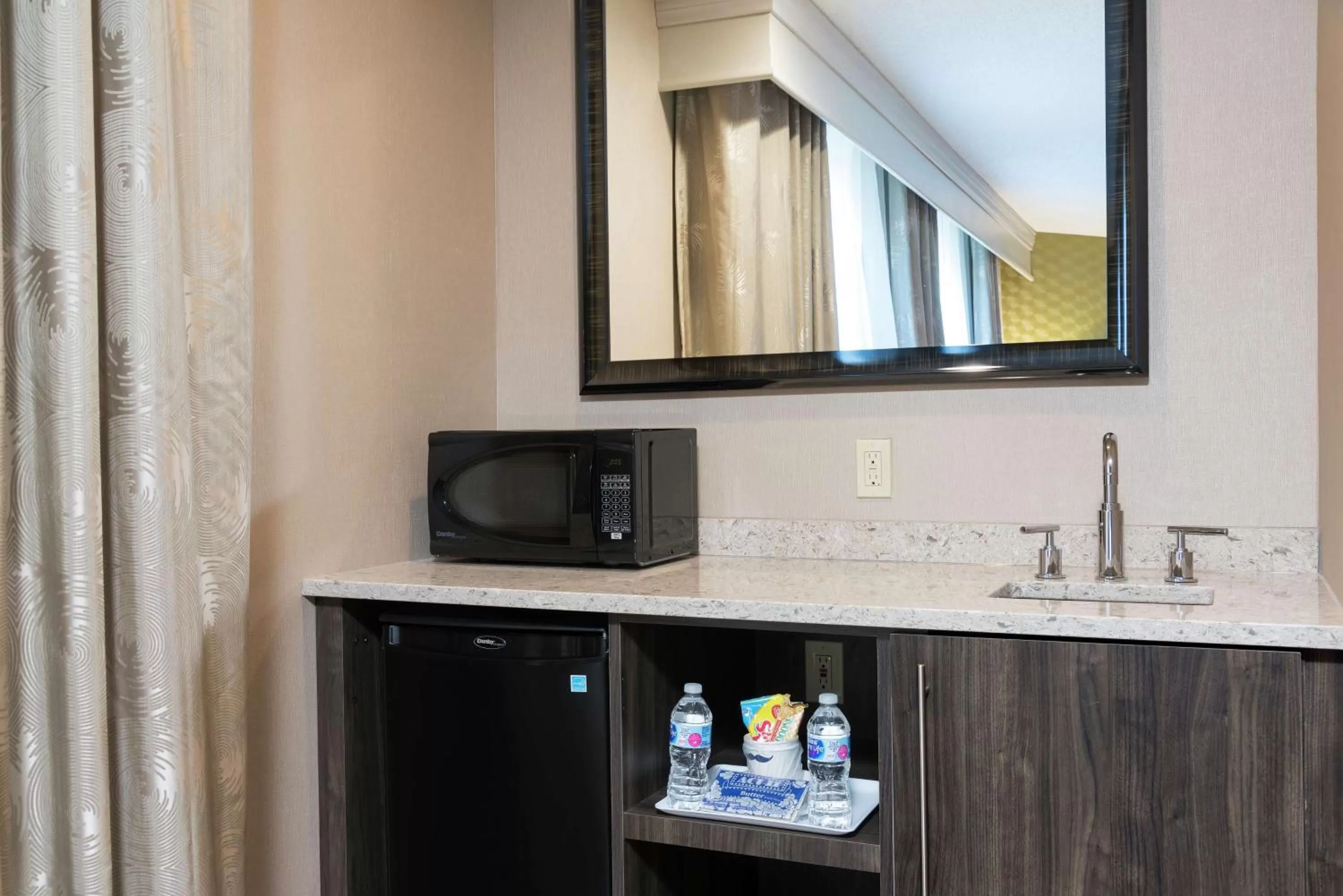 Kitchen or kitchenette in Hampton Inn Mount Pleasant