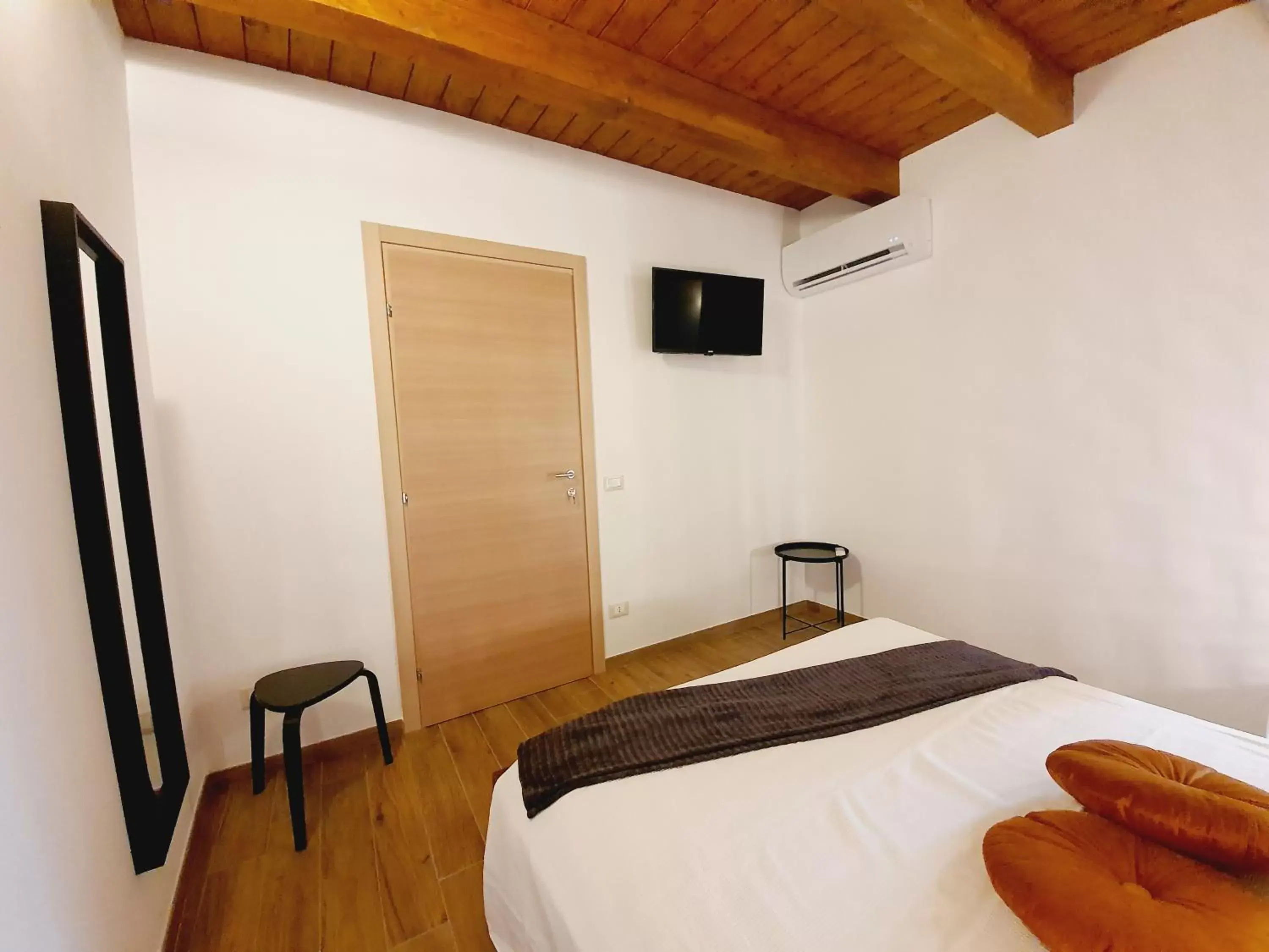 Photo of the whole room, Bed in Casa Ludo - Fondi Vertice Rooms