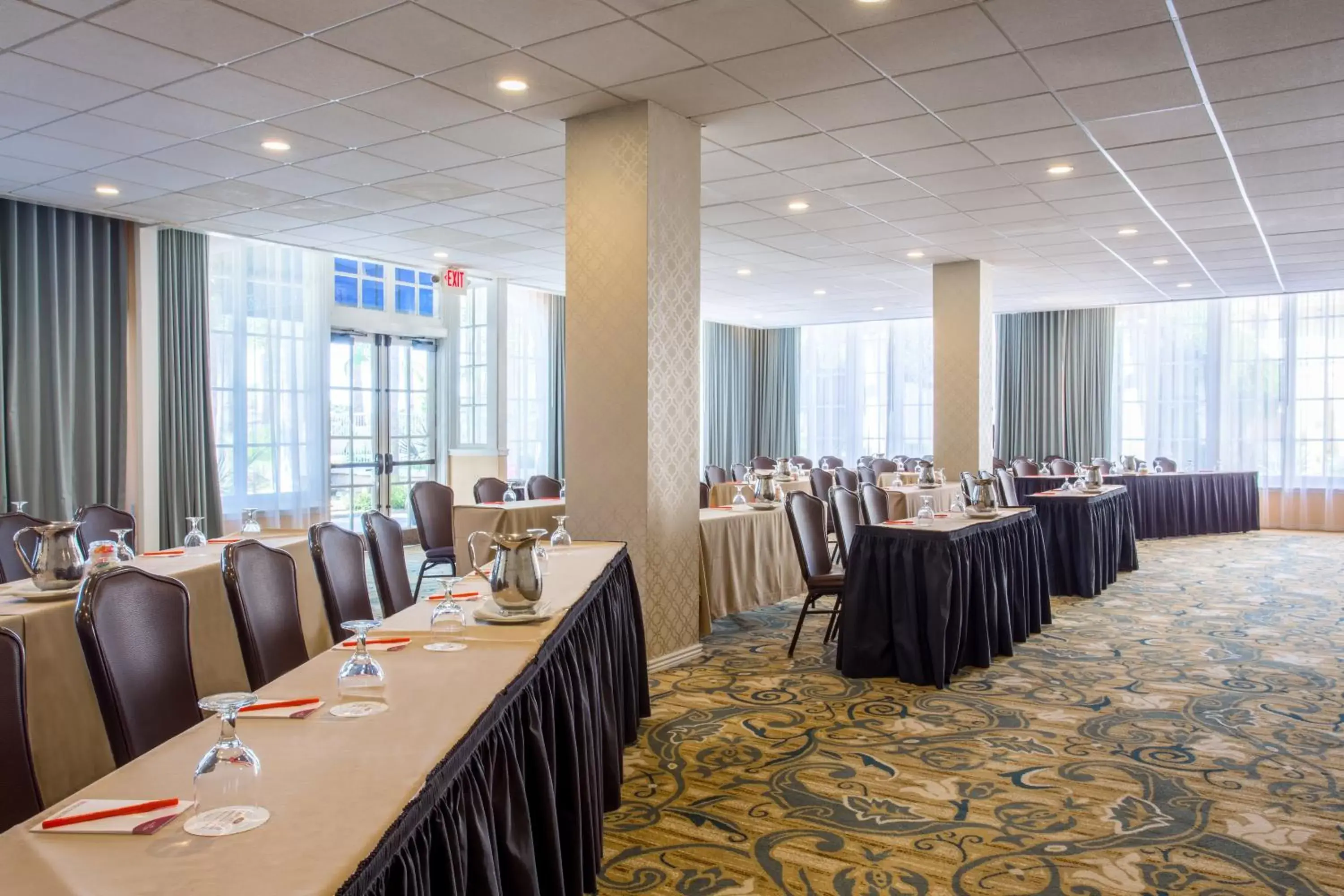 Meeting/conference room, Restaurant/Places to Eat in Crowne Plaza Phoenix - Chandler Golf Resort, an IHG Hotel