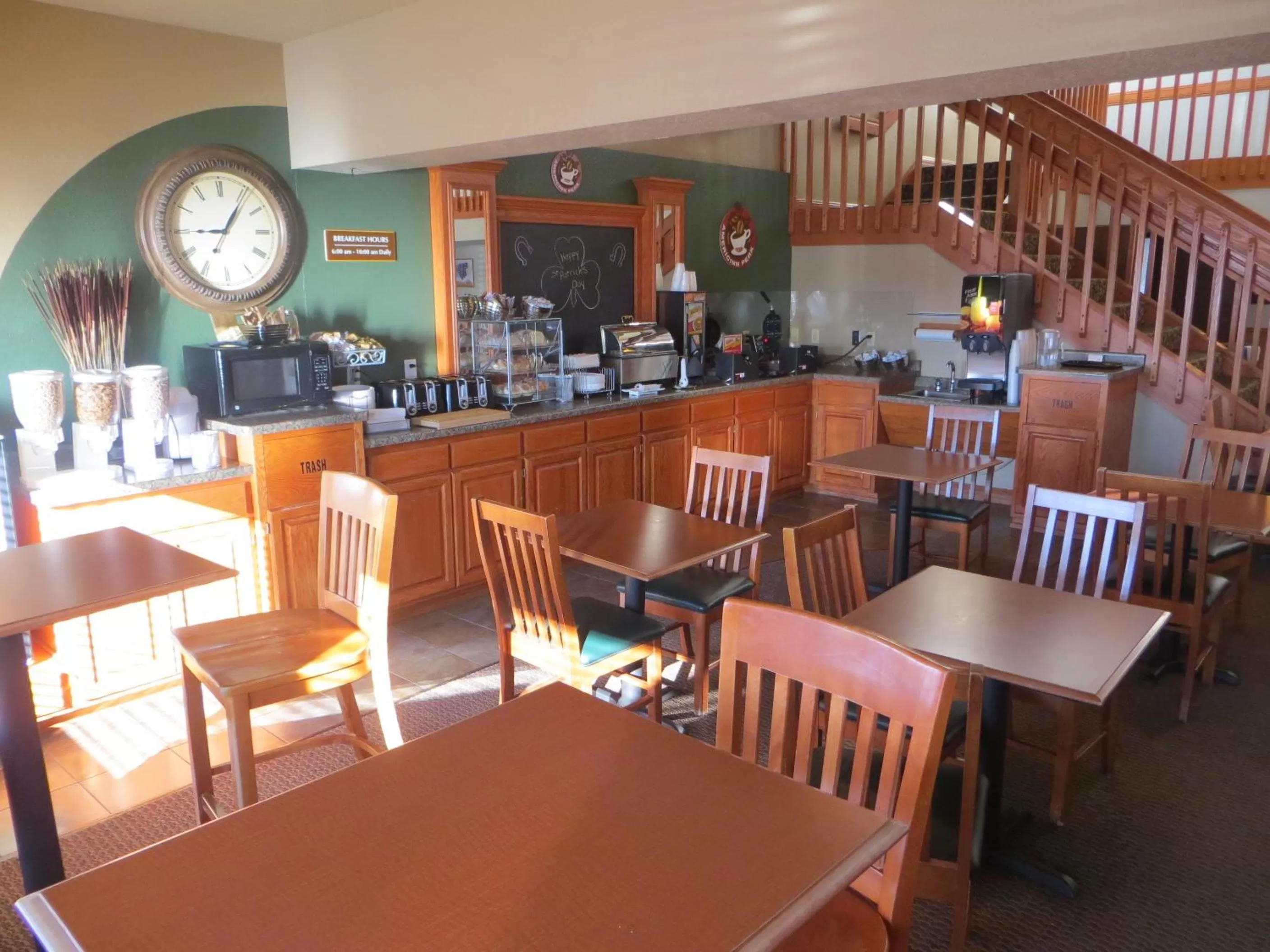 Coffee/tea facilities in AmericInn by Wyndham Manitowoc