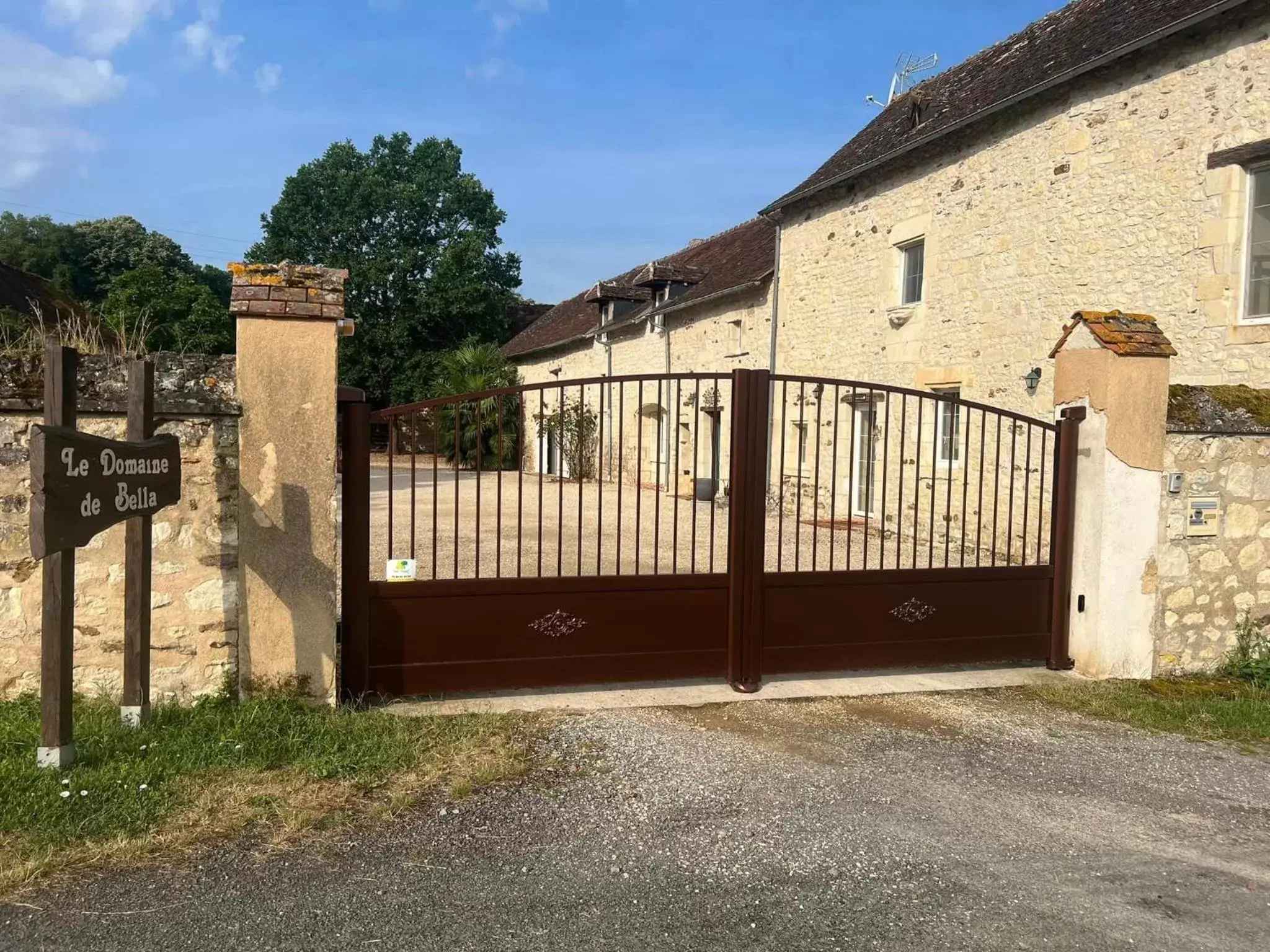 Facade/entrance, Property Building in Le Domaine de Bella