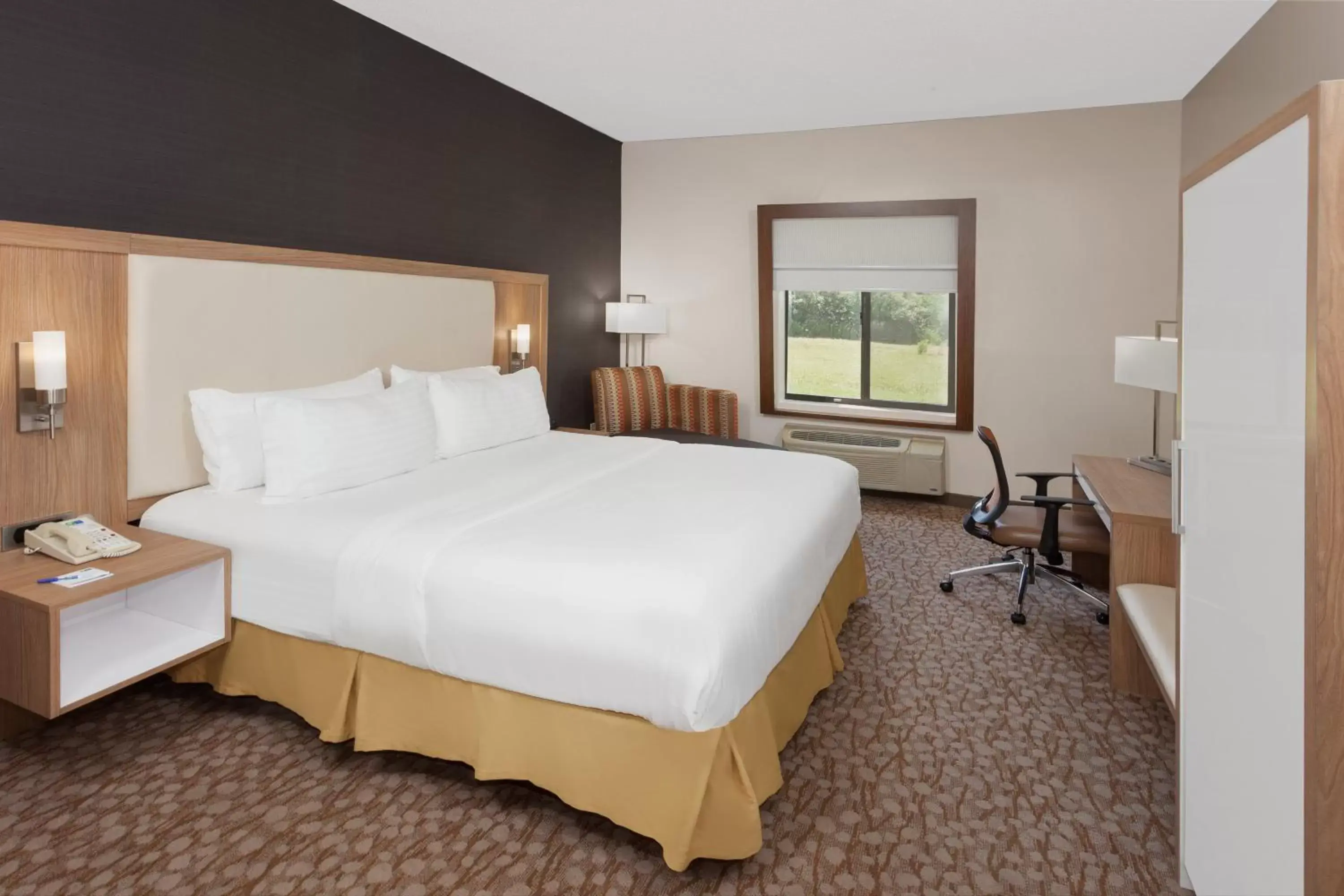 Photo of the whole room, Bed in Holiday Inn Express Hotel & Suites Brookville, an IHG Hotel