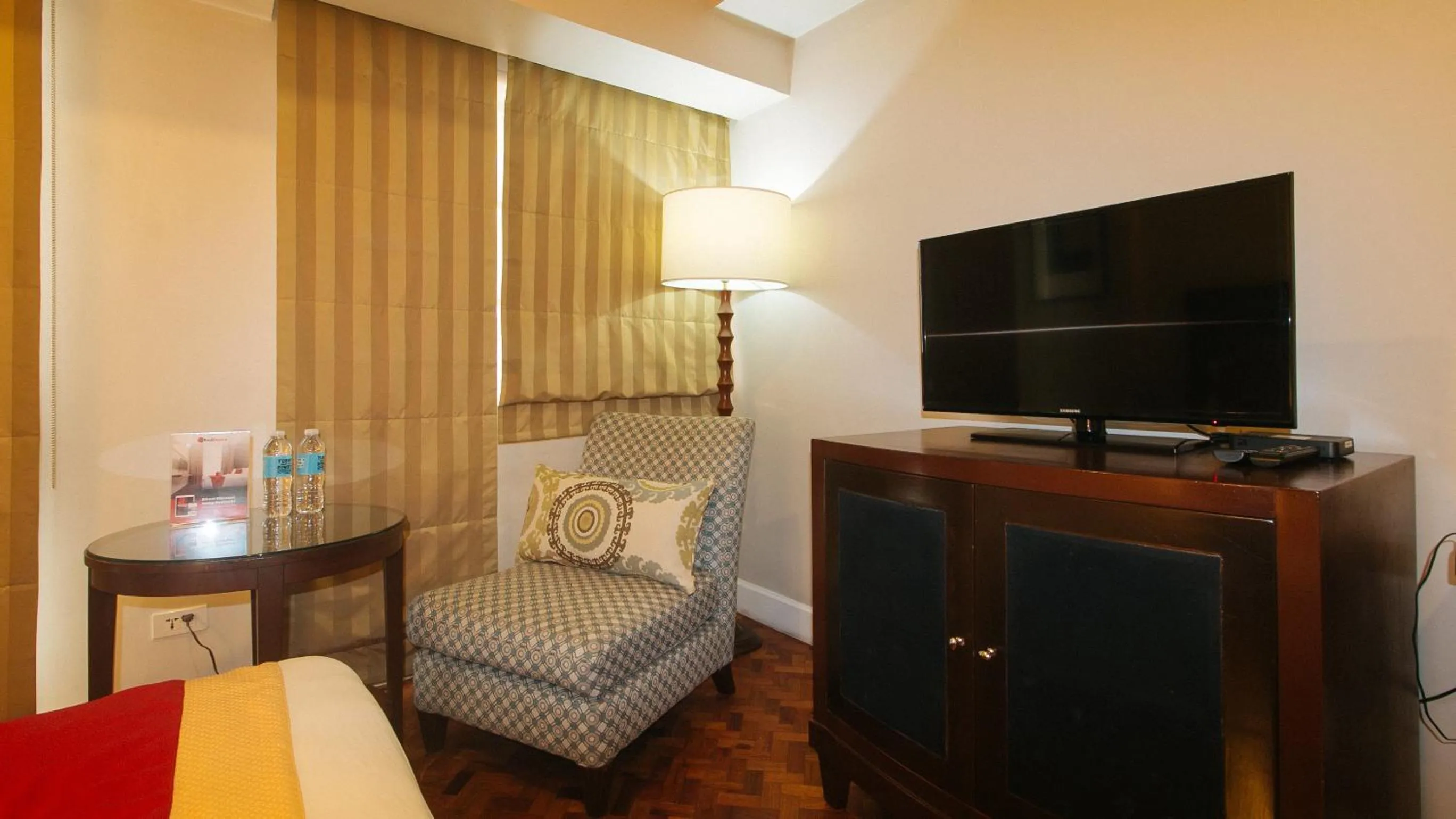 TV and multimedia in RedDoorz Premium at The Residences Olympia Makati