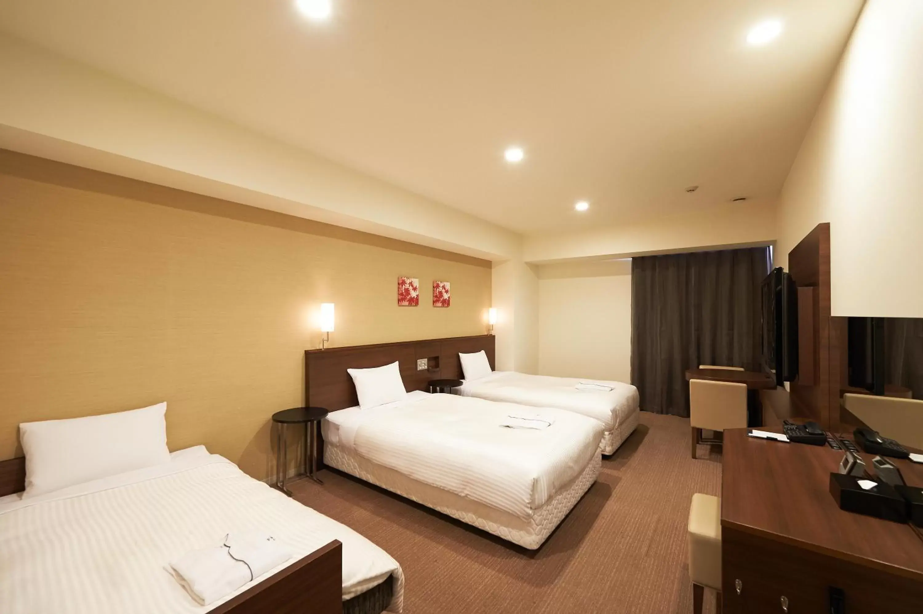 Photo of the whole room, Bed in Sotetsu Fresa Inn Chiba Kashiwa