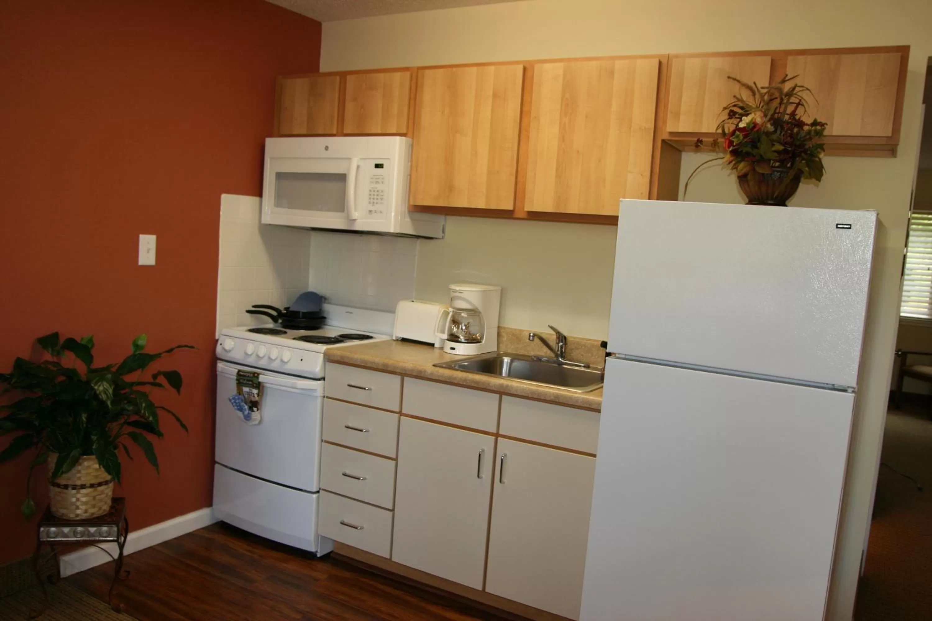 Kitchen or kitchenette in Affordable Suites of America Fredericksburg