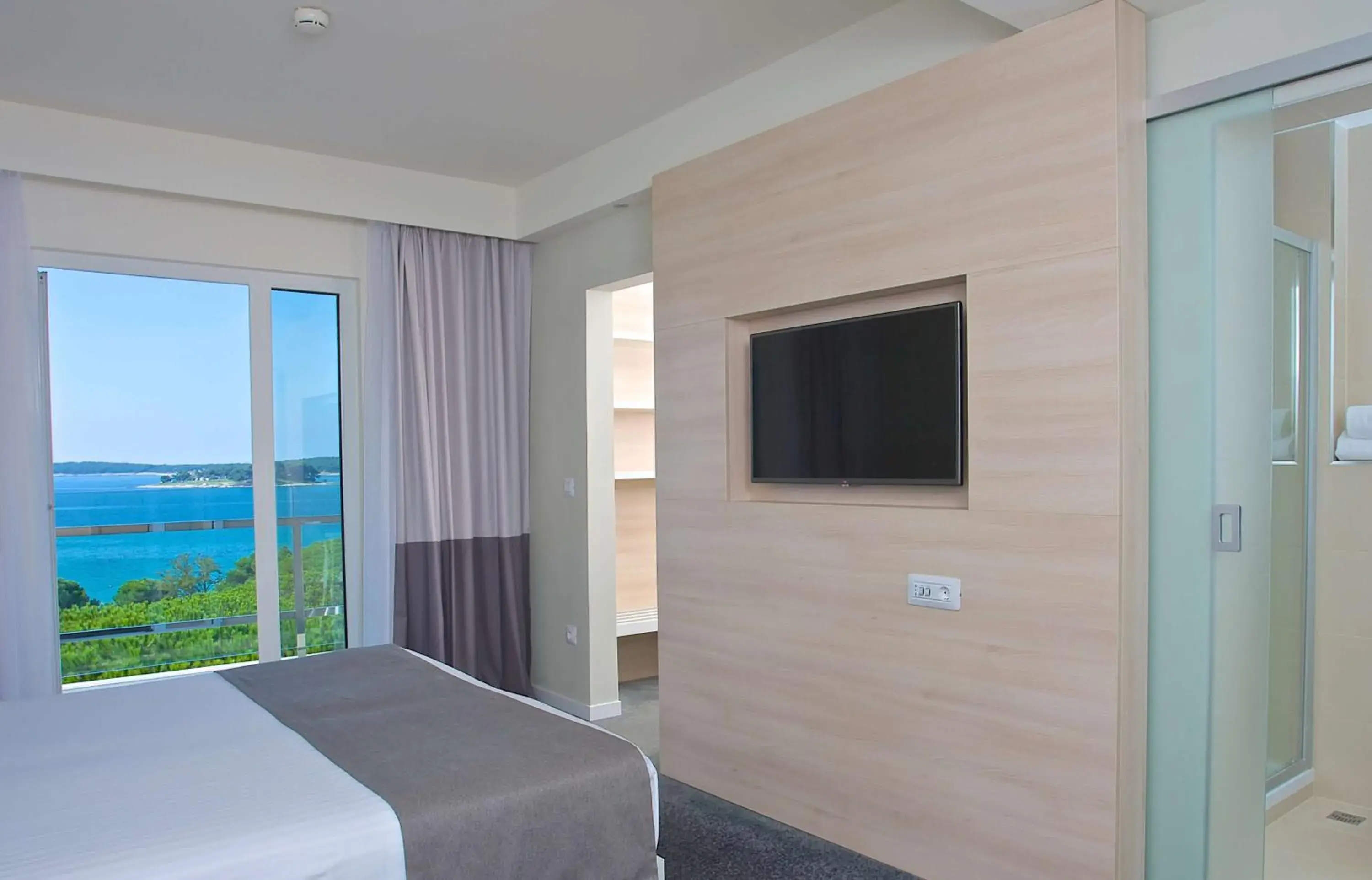 Bedroom, TV/Entertainment Center in Park Plaza Belvedere Medulin