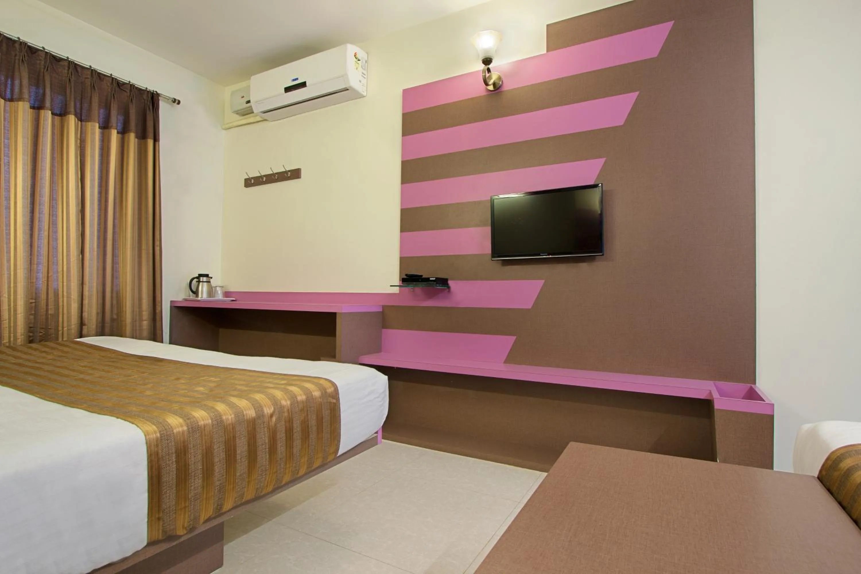 Shower, Bed in Mannars Residency