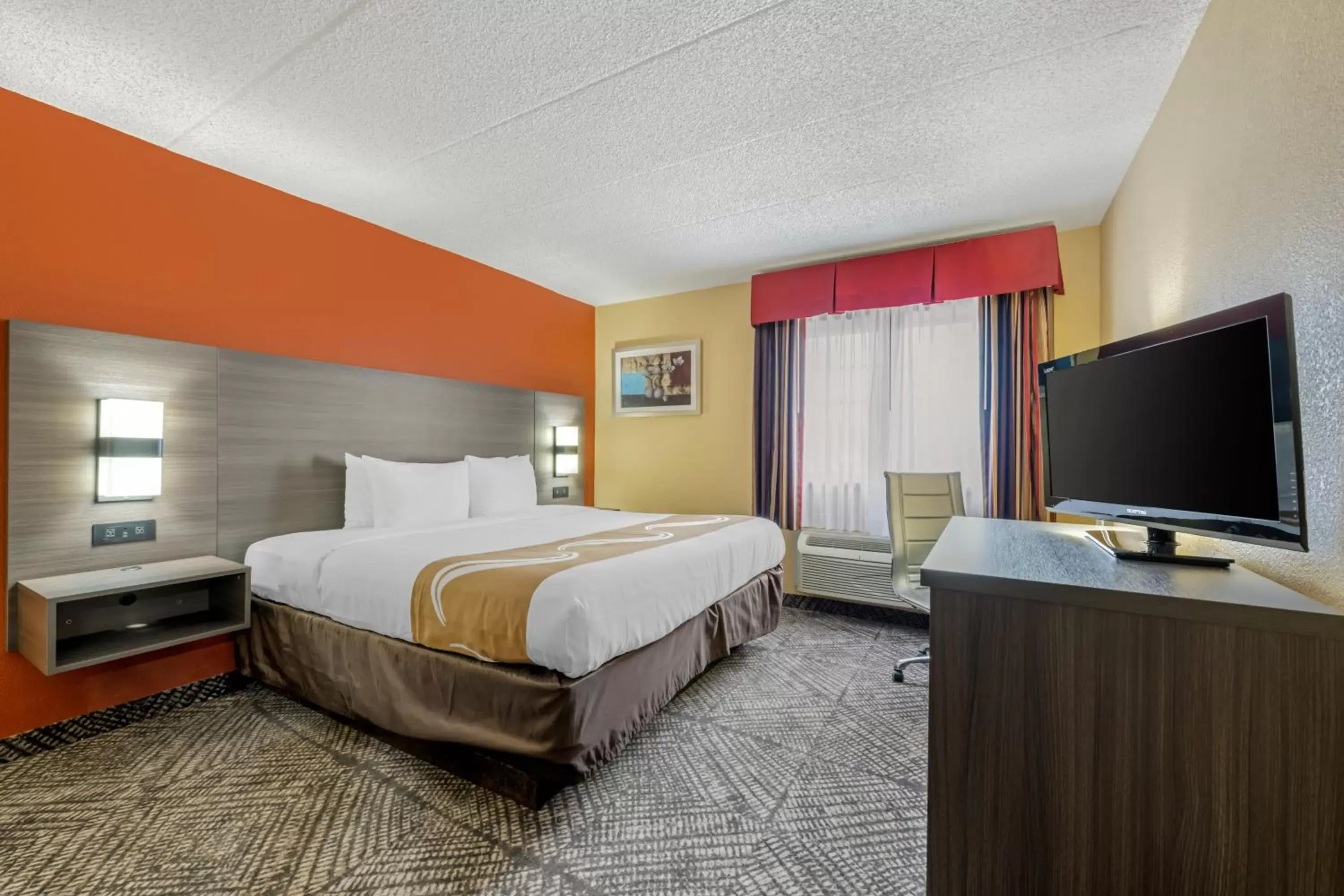 Bedroom, Bed in Quality Inn and Suites Lincoln