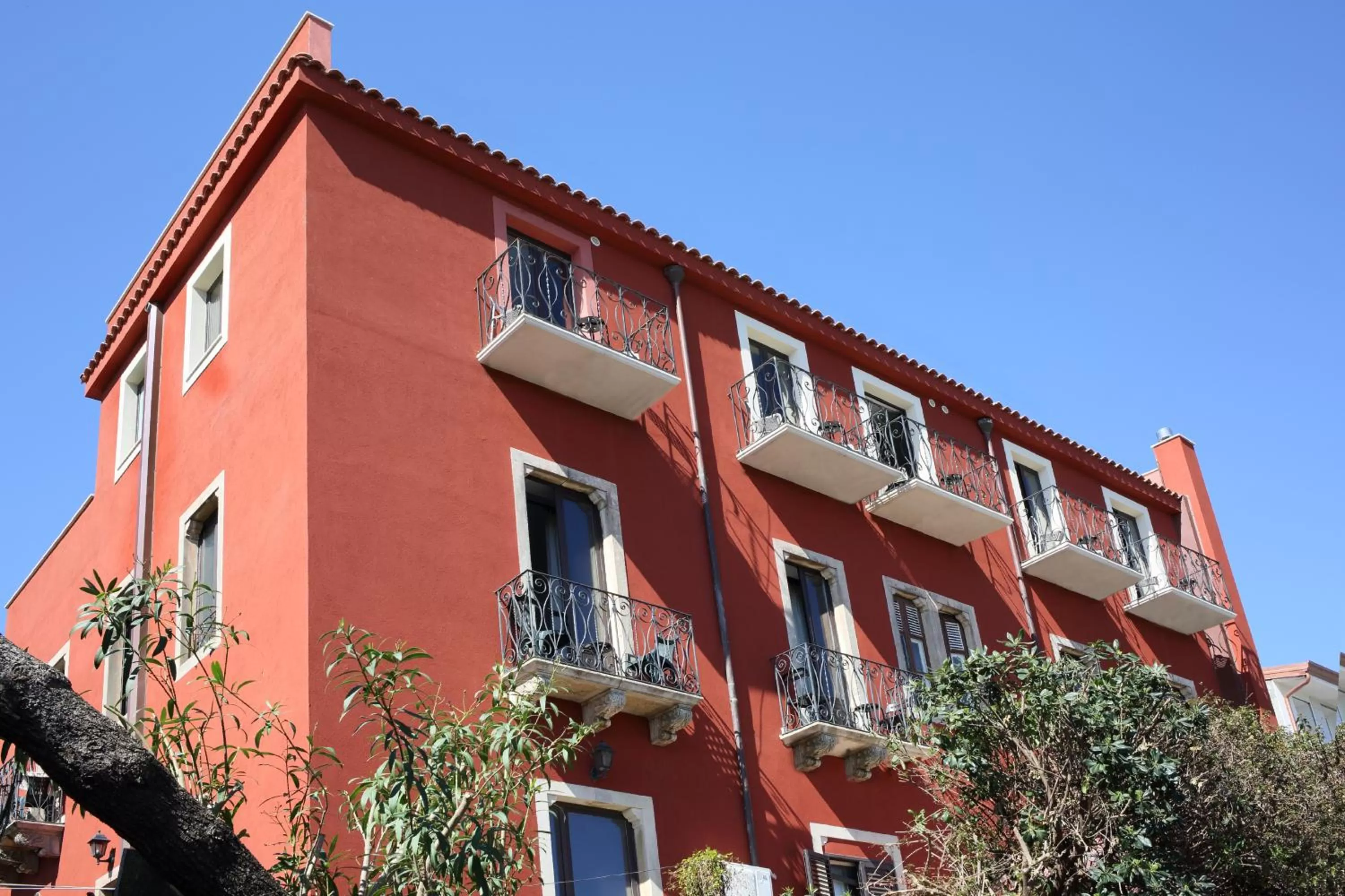 Property building in Villa Astoria