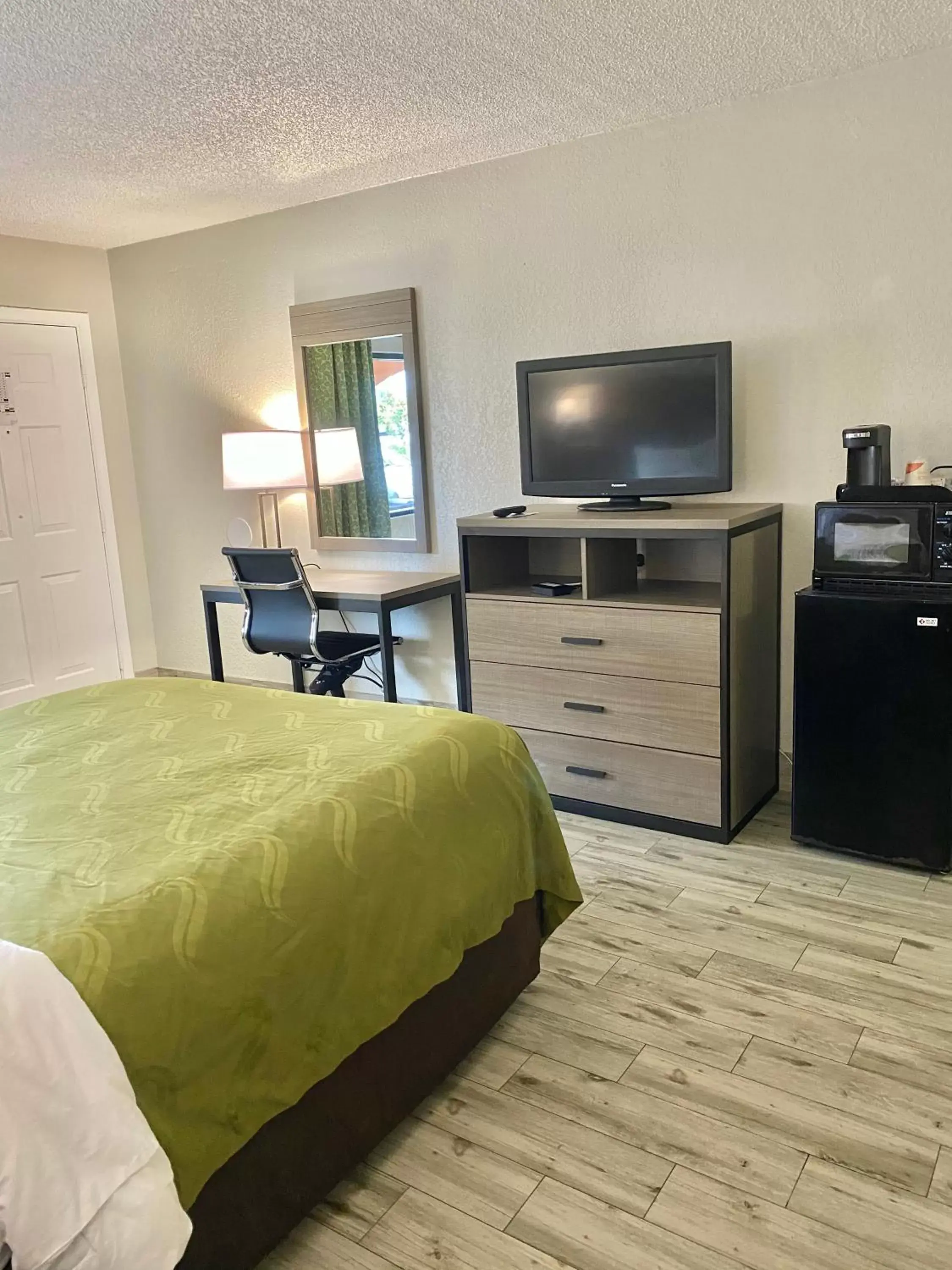 Property building, TV/Entertainment Center in Quality Inn - Saint Augustine Outlet Mall