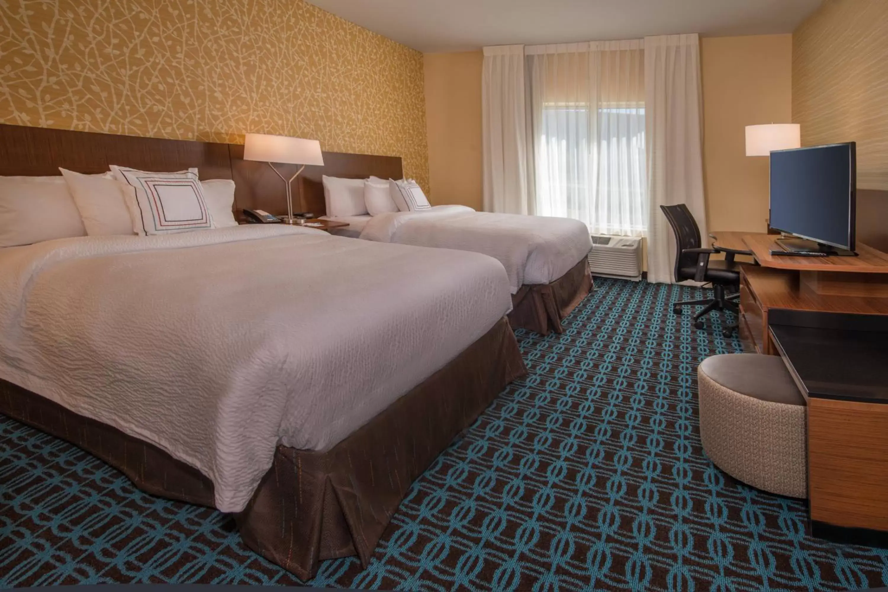 Photo of the whole room, Bed in Fairfield Inn & Suites by Marriott Altoona