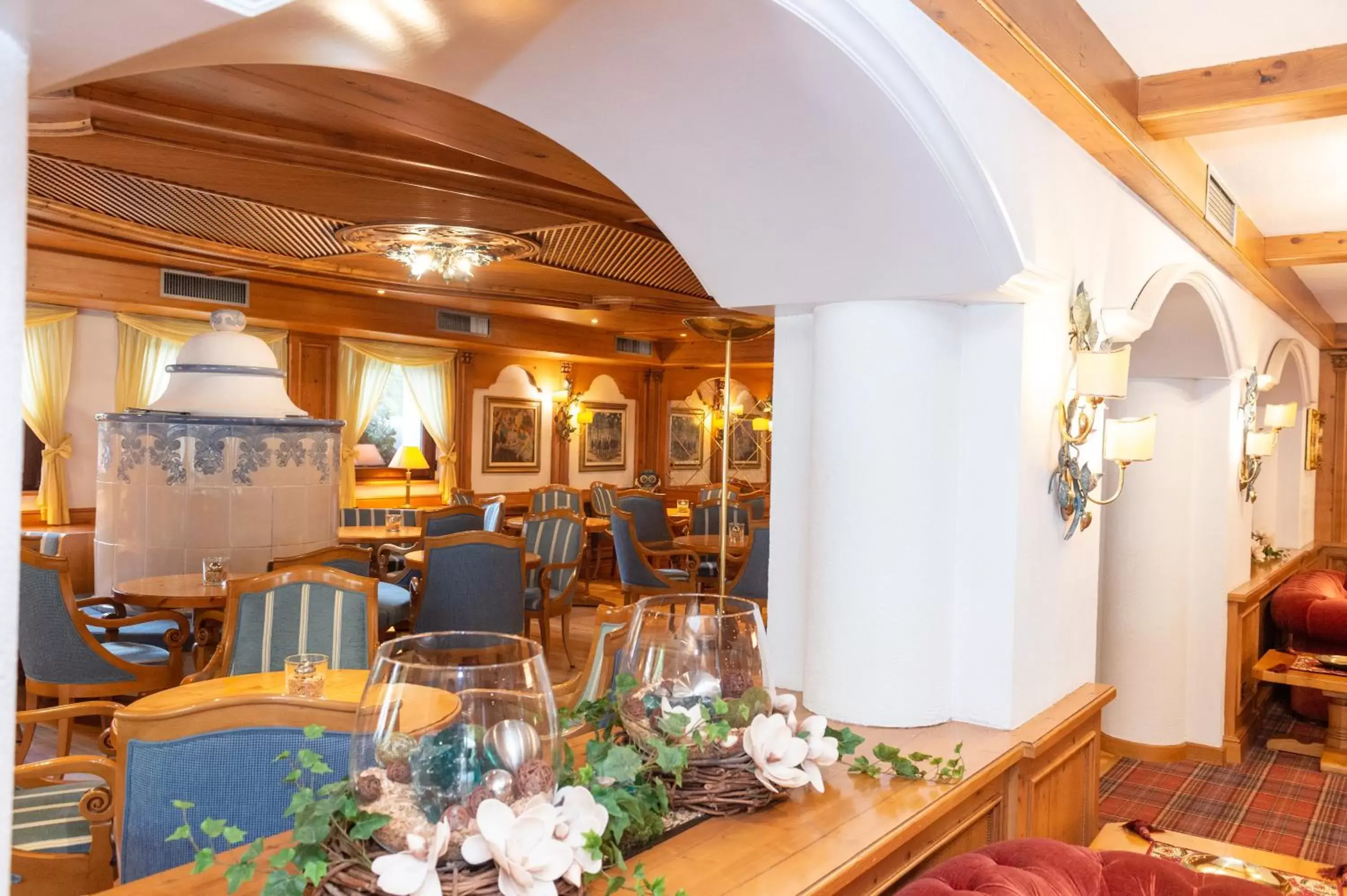 Lobby or reception, Restaurant/Places to Eat in Hotel Europeo Alpine Charme & Wellness