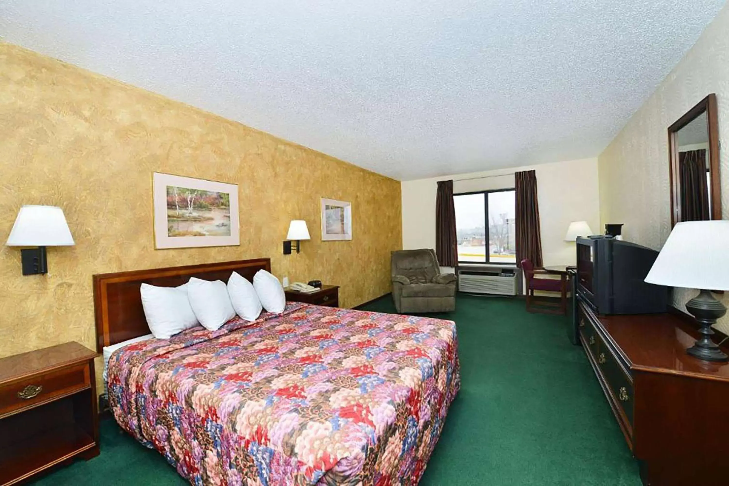 Photo of the whole room in Days Inn by Wyndham Ozark Springfield