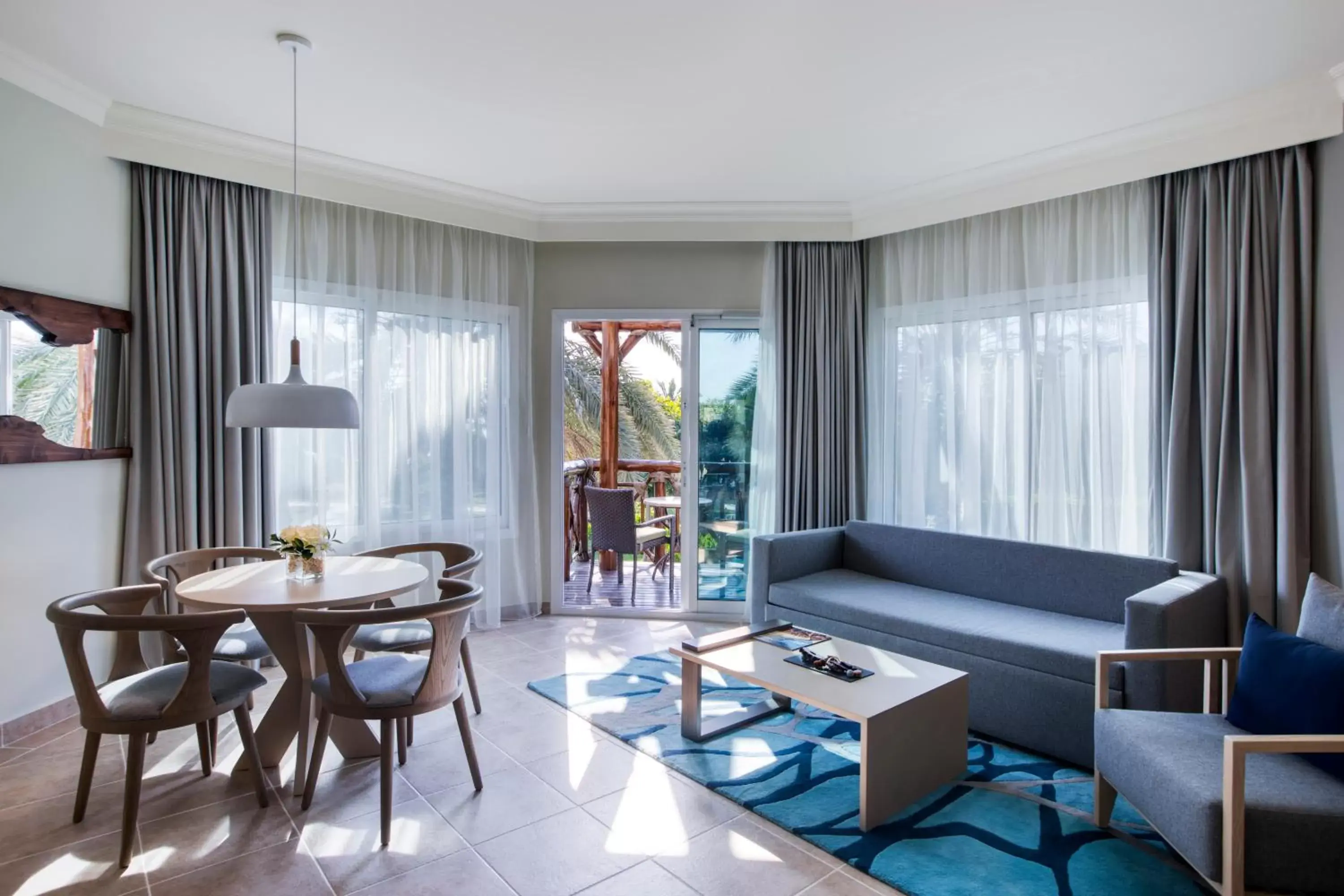 Dining area, Seating Area in Fujairah Rotana Resort & Spa - Al Aqah Beach