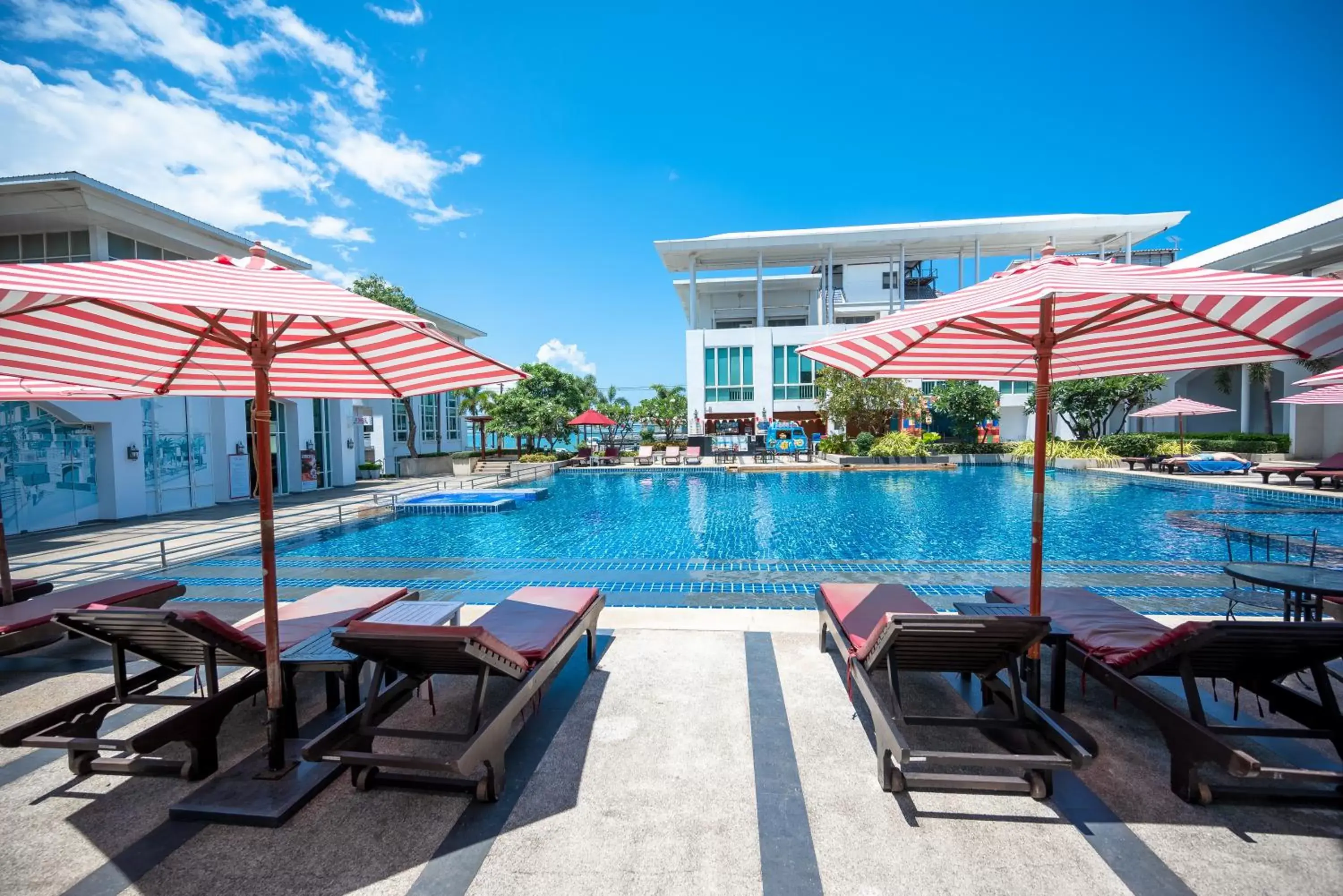 Swimming Pool in D Varee Jomtien Beach, Pattaya