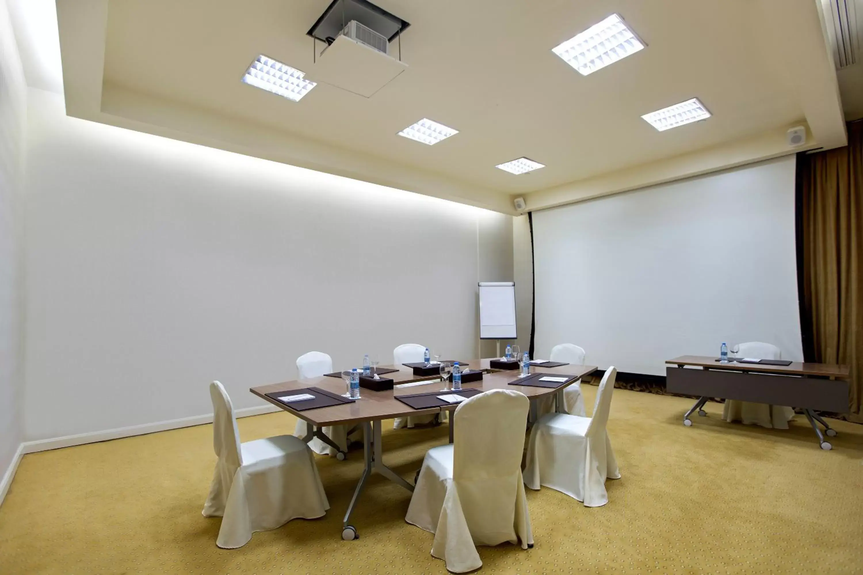 Business facilities, Business Area/Conference Room in La Cigale Hotel Managed by Accor