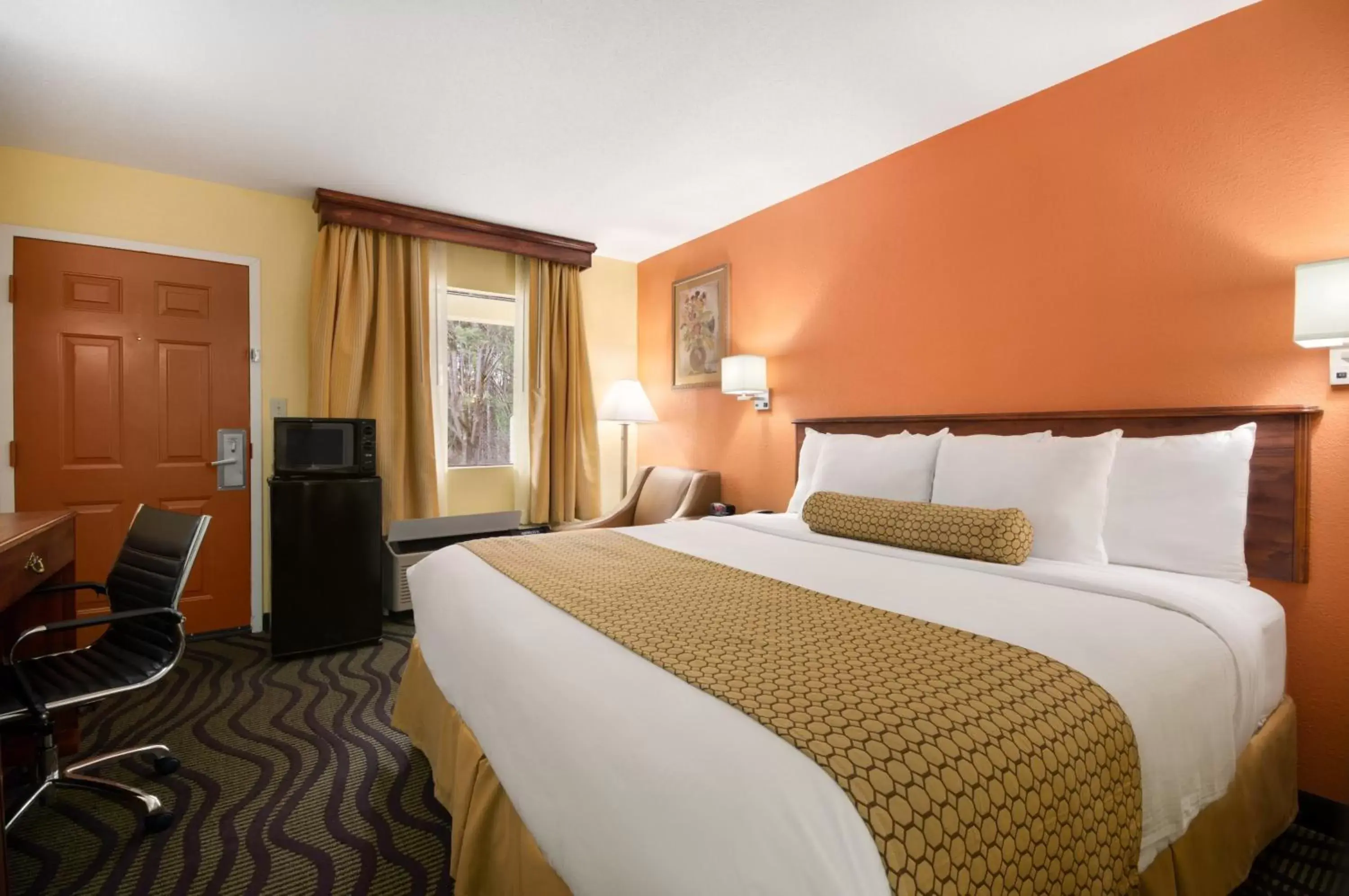 King Room - Disability Access/Non-Smoking in Days Inn by Wyndham Acworth