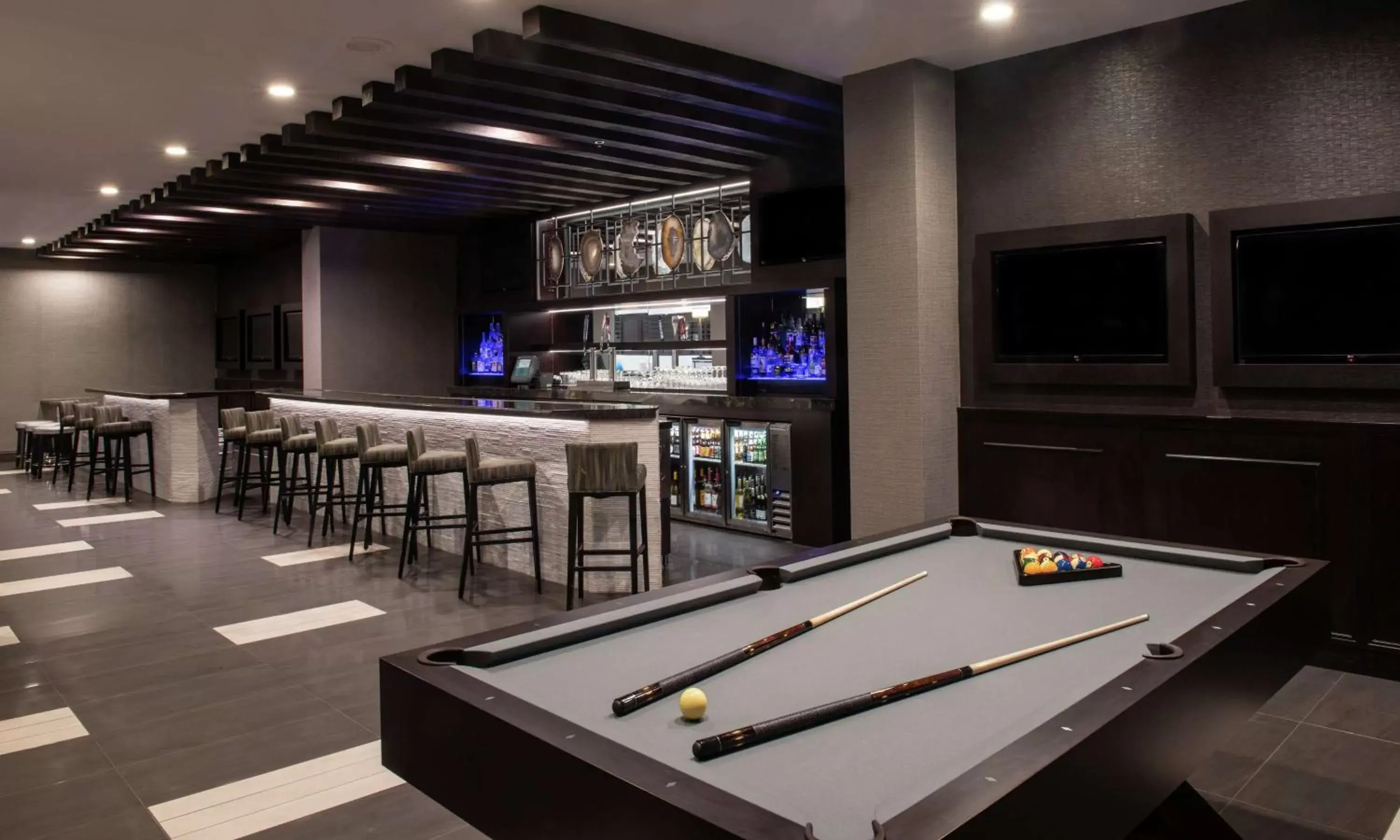 Lounge or bar, Billiards in Embassy Suites by Hilton Las Vegas